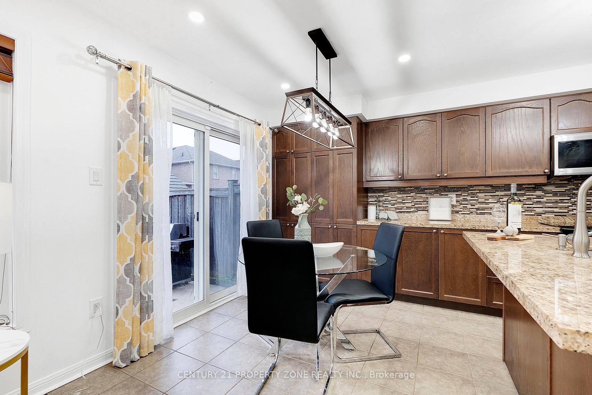 Photo 12 of 290 Woodley Crescent, Milton, Willmott — HOMEH