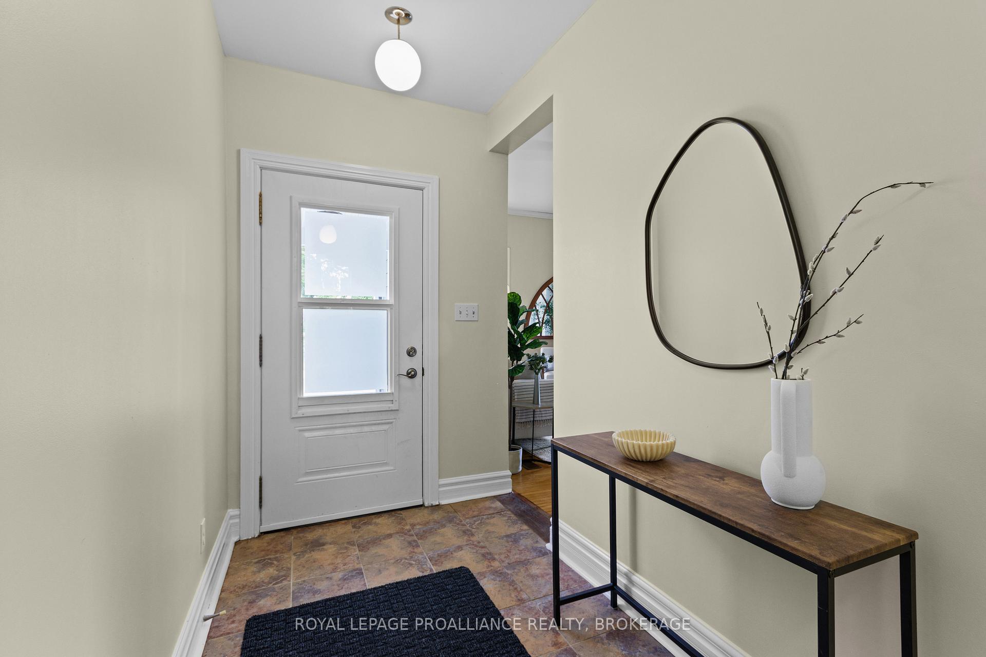 Photo 4 of 42 Quebec Street, Kingston, East of Sir John A. Blvd — HOMEH