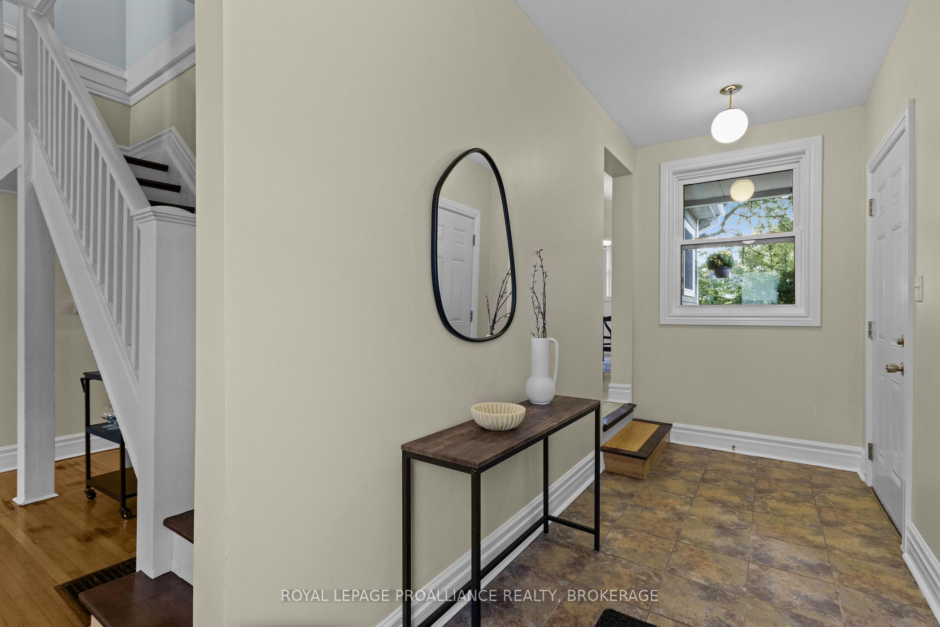 Photo 5 of 42 Quebec Street, Kingston, East of Sir John A. Blvd — HOMEH