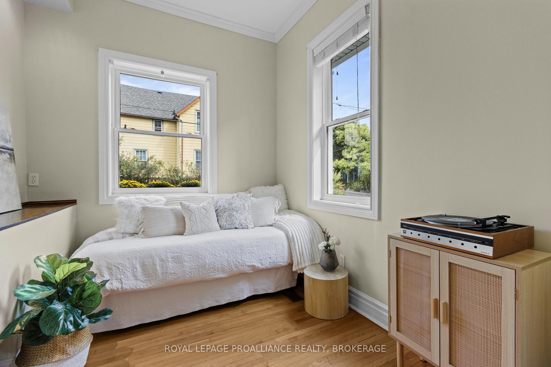 Photo 9 of 42 Quebec Street, Kingston, East of Sir John A. Blvd — HOMEH