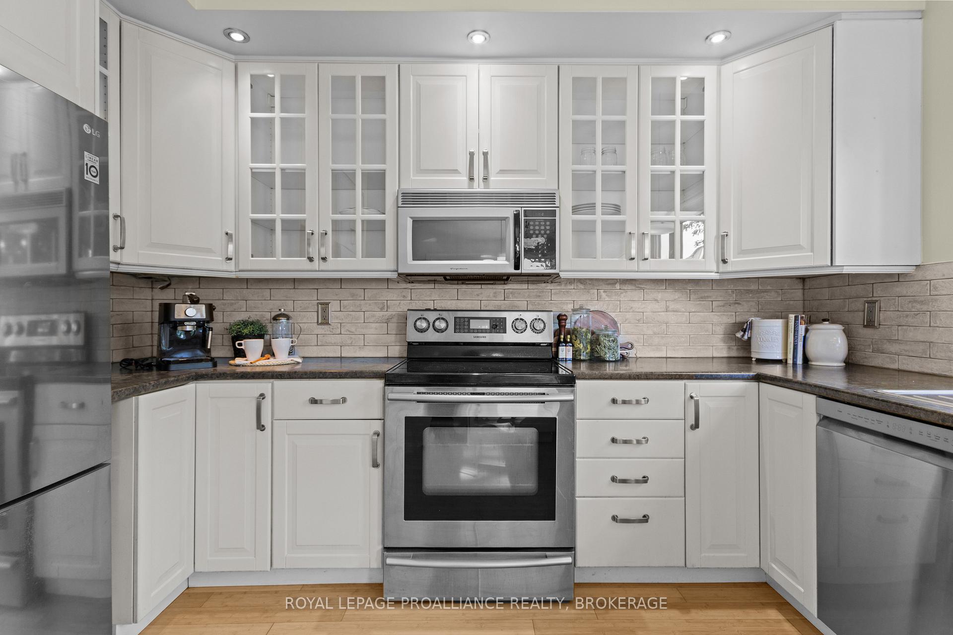 Photo 14 of 42 Quebec Street, Kingston, East of Sir John A. Blvd — HOMEH