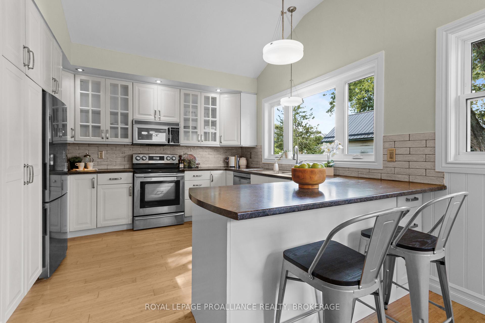Photo 16 of 42 Quebec Street, Kingston, East of Sir John A. Blvd — HOMEH