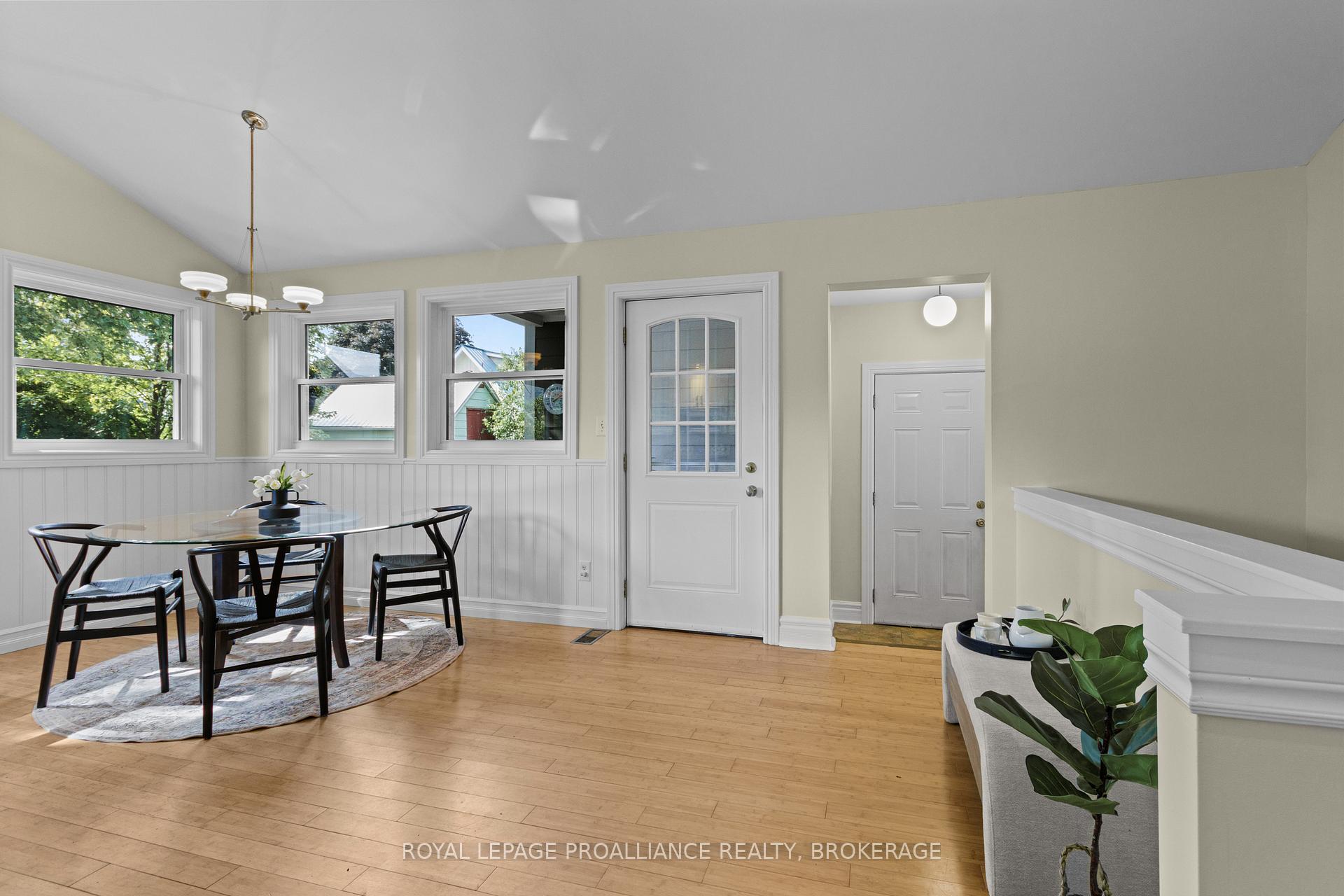 Photo 18 of 42 Quebec Street, Kingston, East of Sir John A. Blvd — HOMEH