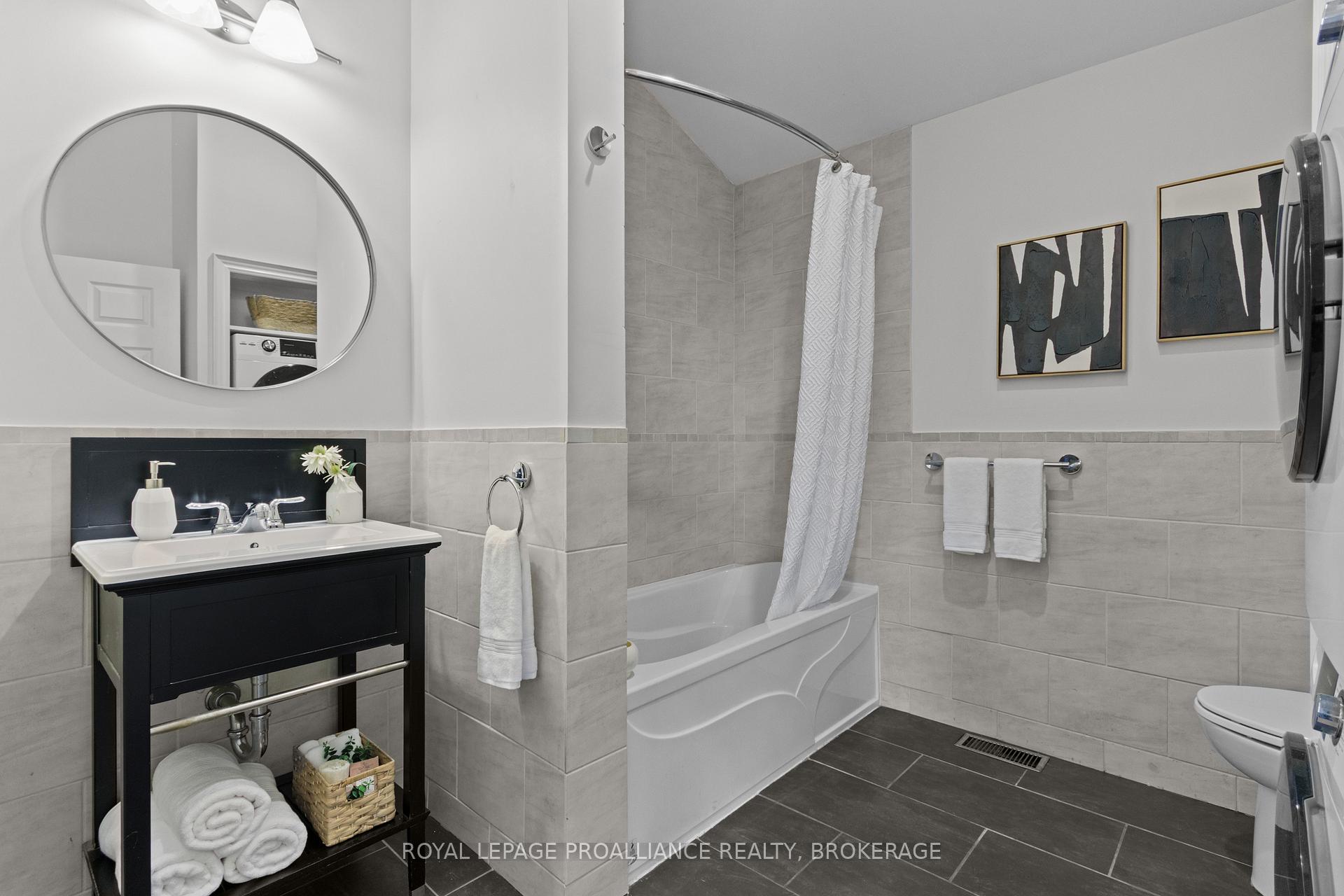 Photo 20 of 42 Quebec Street, Kingston, East of Sir John A. Blvd — HOMEH