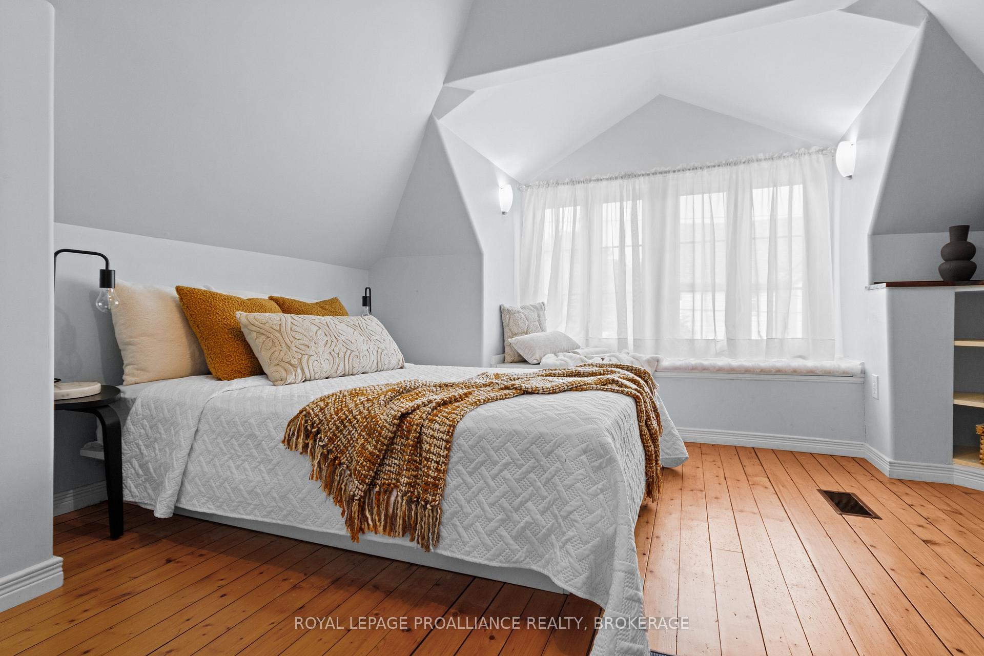 Photo 23 of 42 Quebec Street, Kingston, East of Sir John A. Blvd — HOMEH
