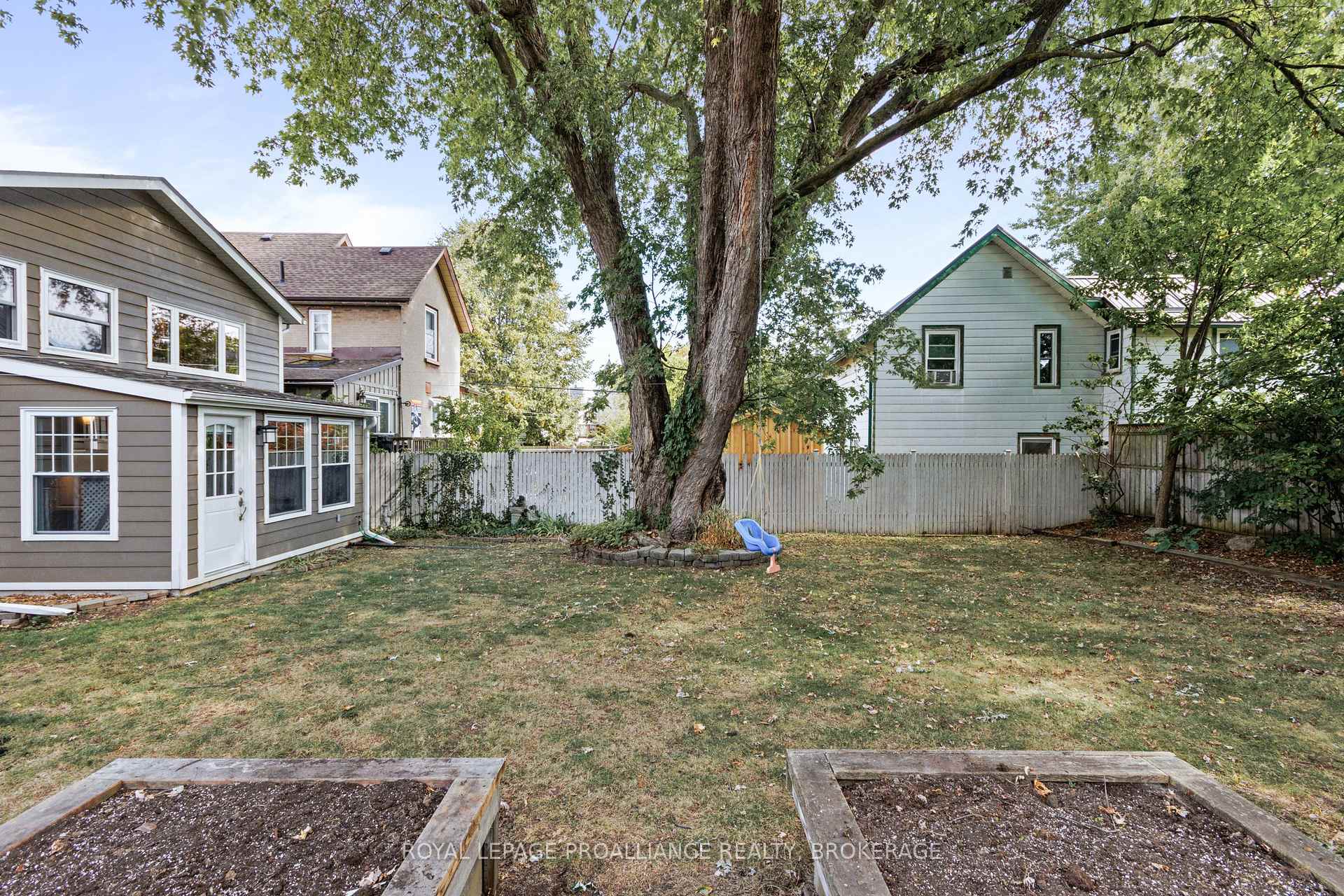Photo 33 of 42 Quebec Street, Kingston, East of Sir John A. Blvd — HOMEH