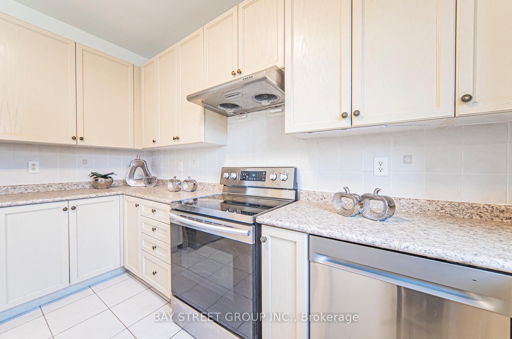 Photo 9 of 113 Yale Lane, Markham, Cornell — HOMEH