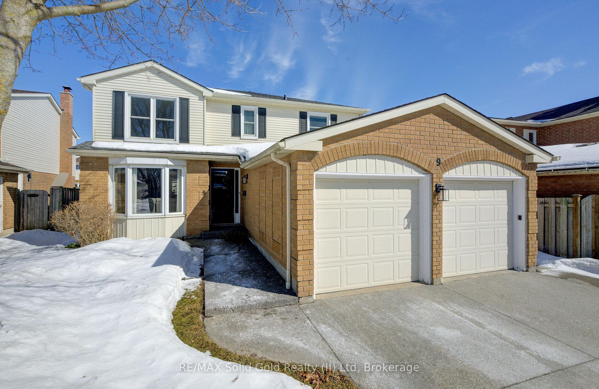 Photo 2 of 9 Old Maple Lane, Kitchener — HOMEH