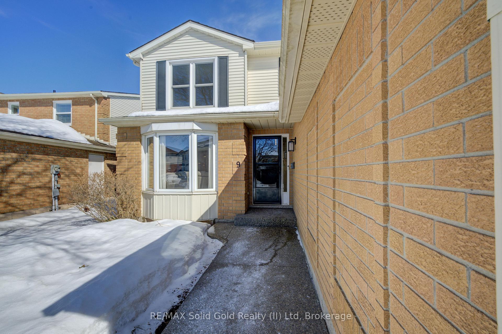 Photo 3 of 9 Old Maple Lane, Kitchener — HOMEH