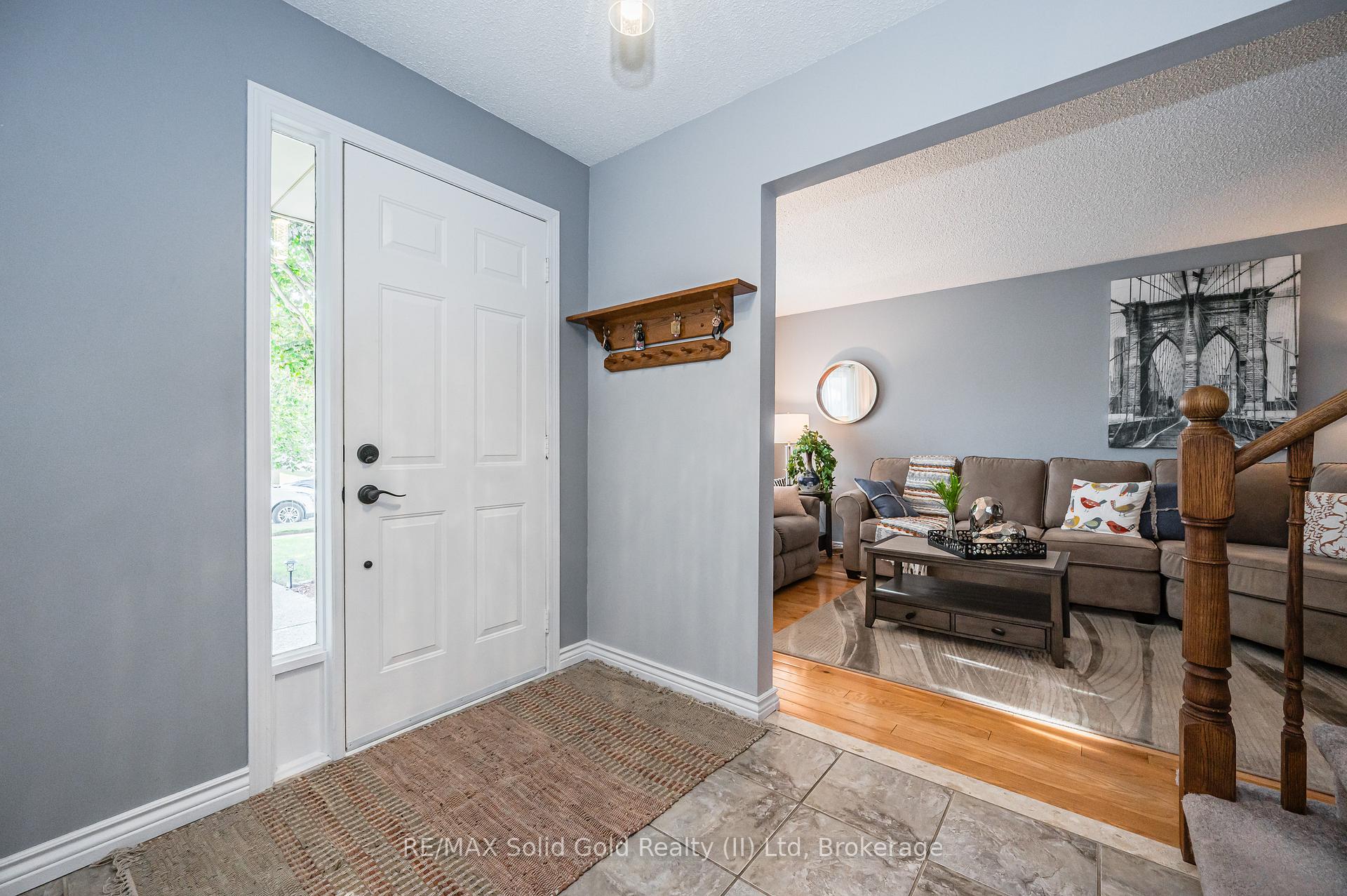 Photo 4 of 9 Old Maple Lane, Kitchener — HOMEH