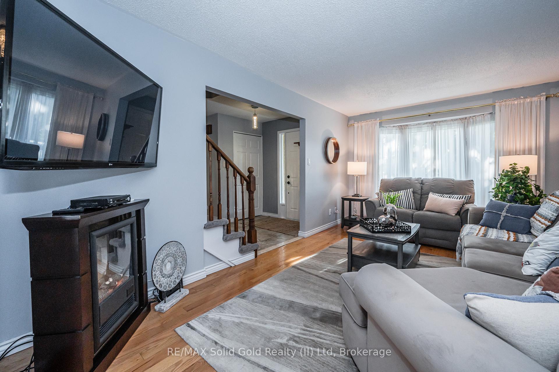 Photo 7 of 9 Old Maple Lane, Kitchener — HOMEH