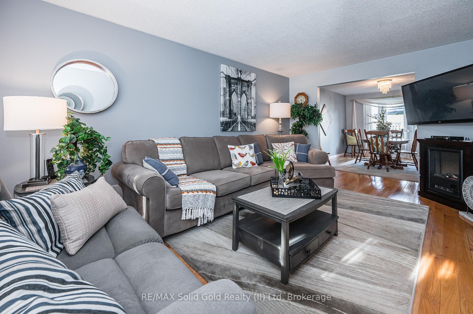 Photo 8 of 9 Old Maple Lane, Kitchener — HOMEH