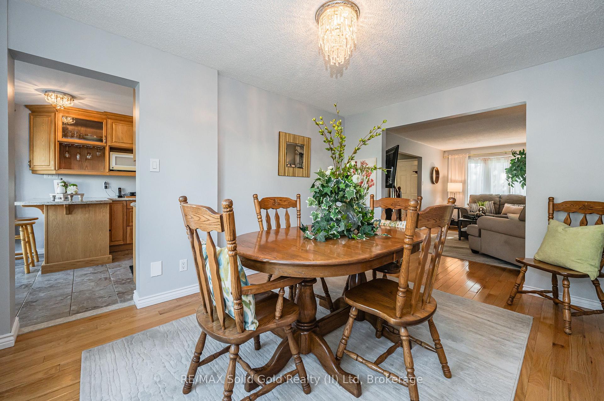Photo 10 of 9 Old Maple Lane, Kitchener — HOMEH