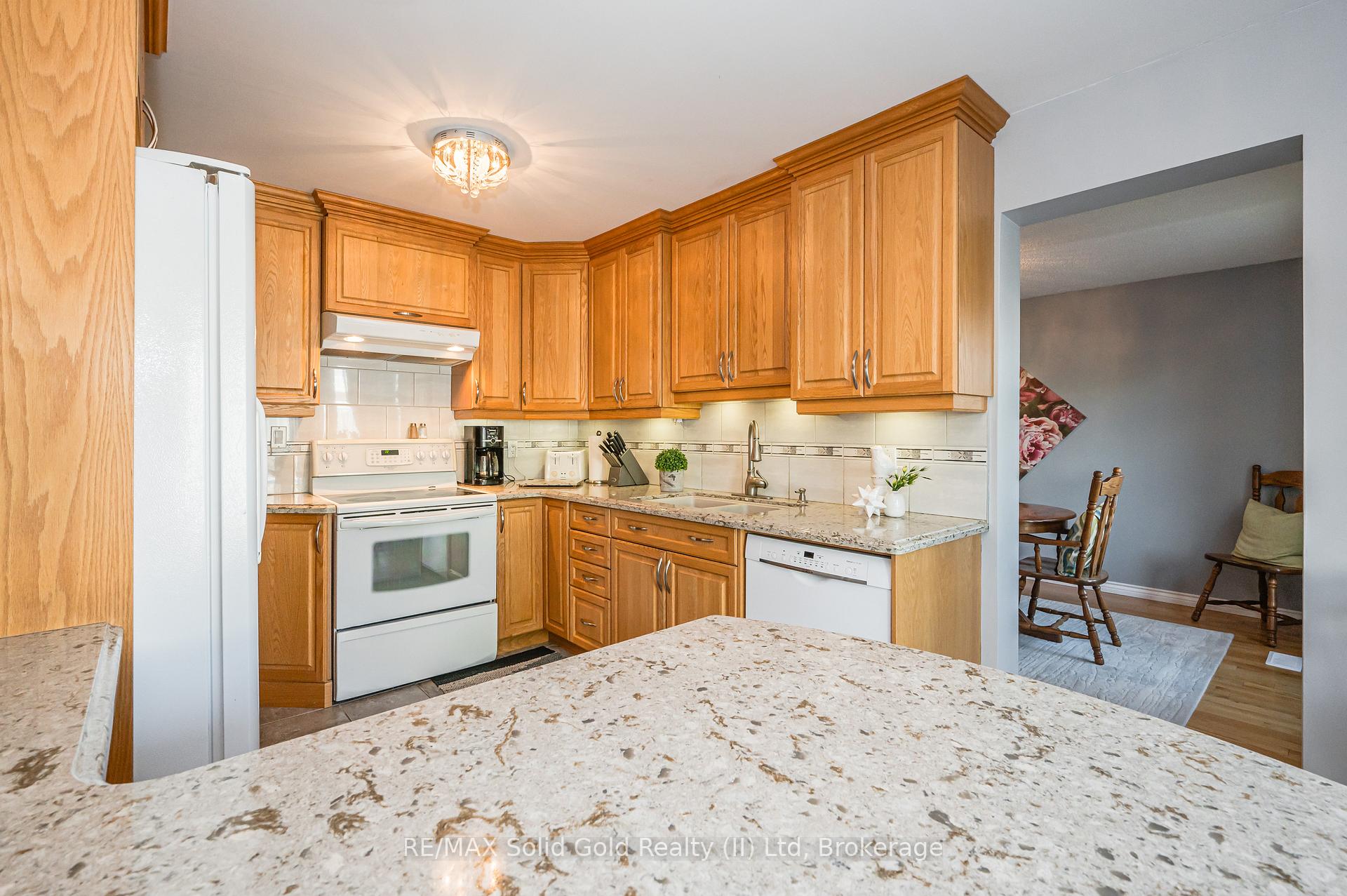 Photo 13 of 9 Old Maple Lane, Kitchener — HOMEH