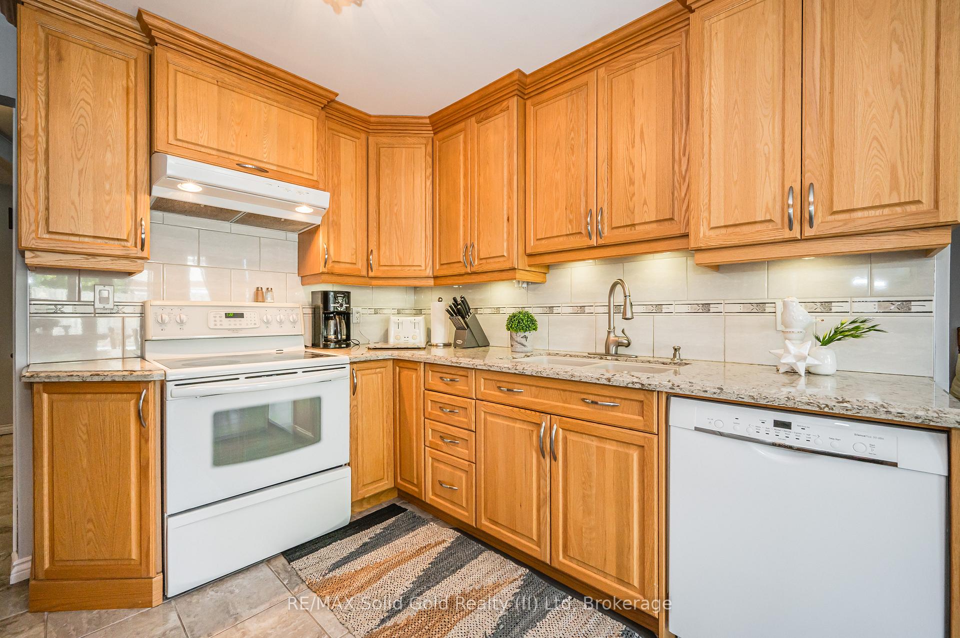 Photo 14 of 9 Old Maple Lane, Kitchener — HOMEH
