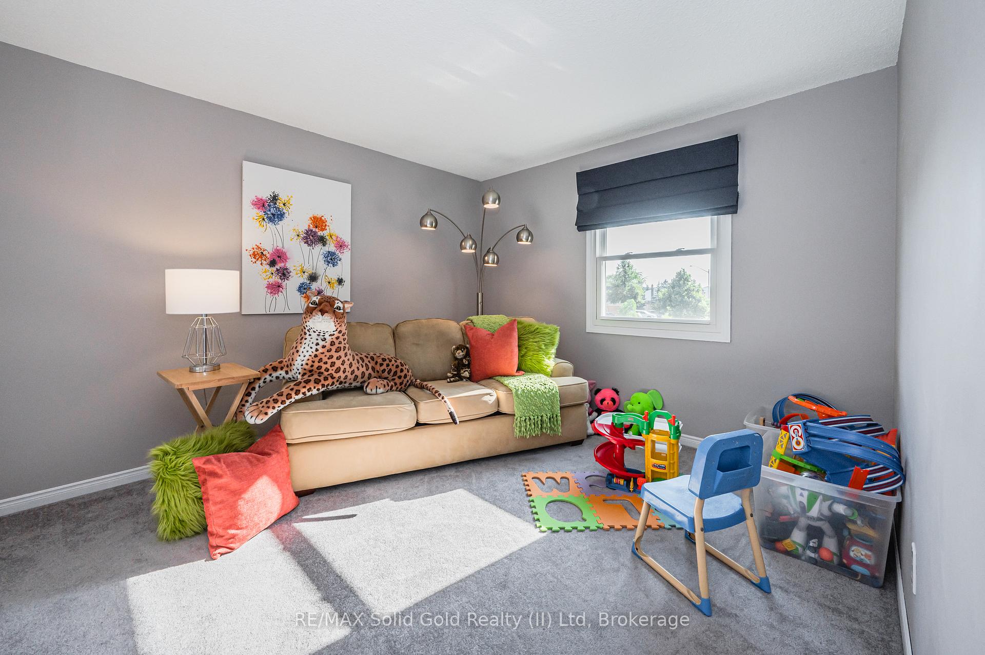 Photo 21 of 9 Old Maple Lane, Kitchener — HOMEH