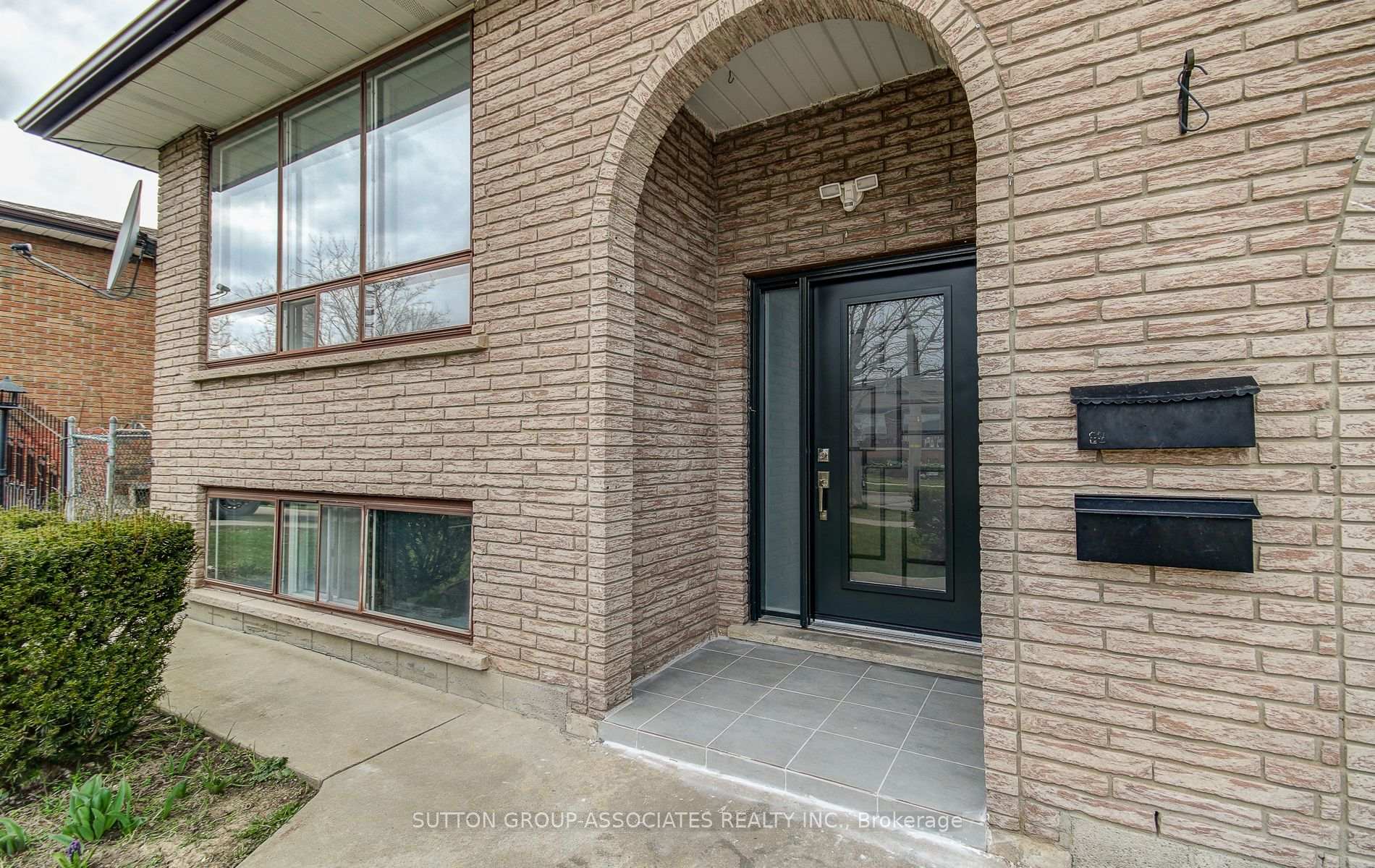 Photo 2 of 72 Seaton Place Drive, Hamilton, Stoney Creek — HOMEH