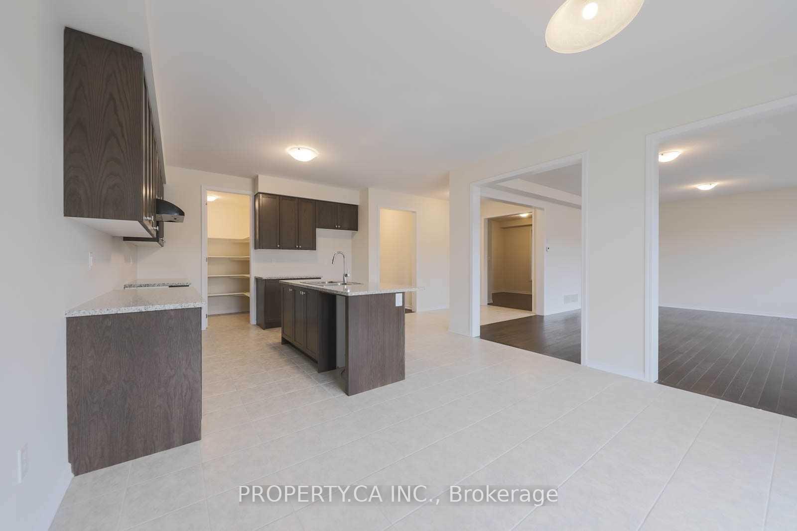 Photo 4 of 52 Cactus Crescent, Hamilton, Stoney Creek Mountain — HOMEH
