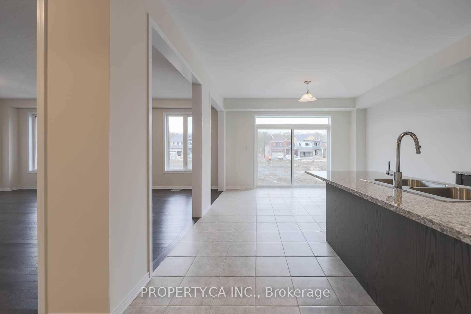 Photo 7 of 52 Cactus Crescent, Hamilton, Stoney Creek Mountain — HOMEH