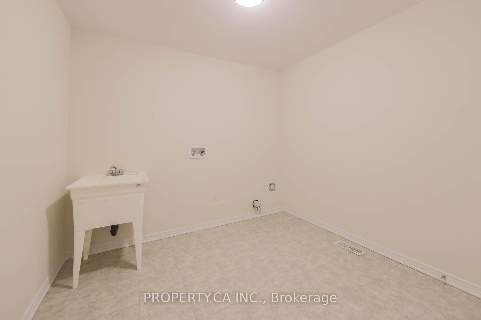 Photo 21 of 52 Cactus Crescent, Hamilton, Stoney Creek Mountain — HOMEH