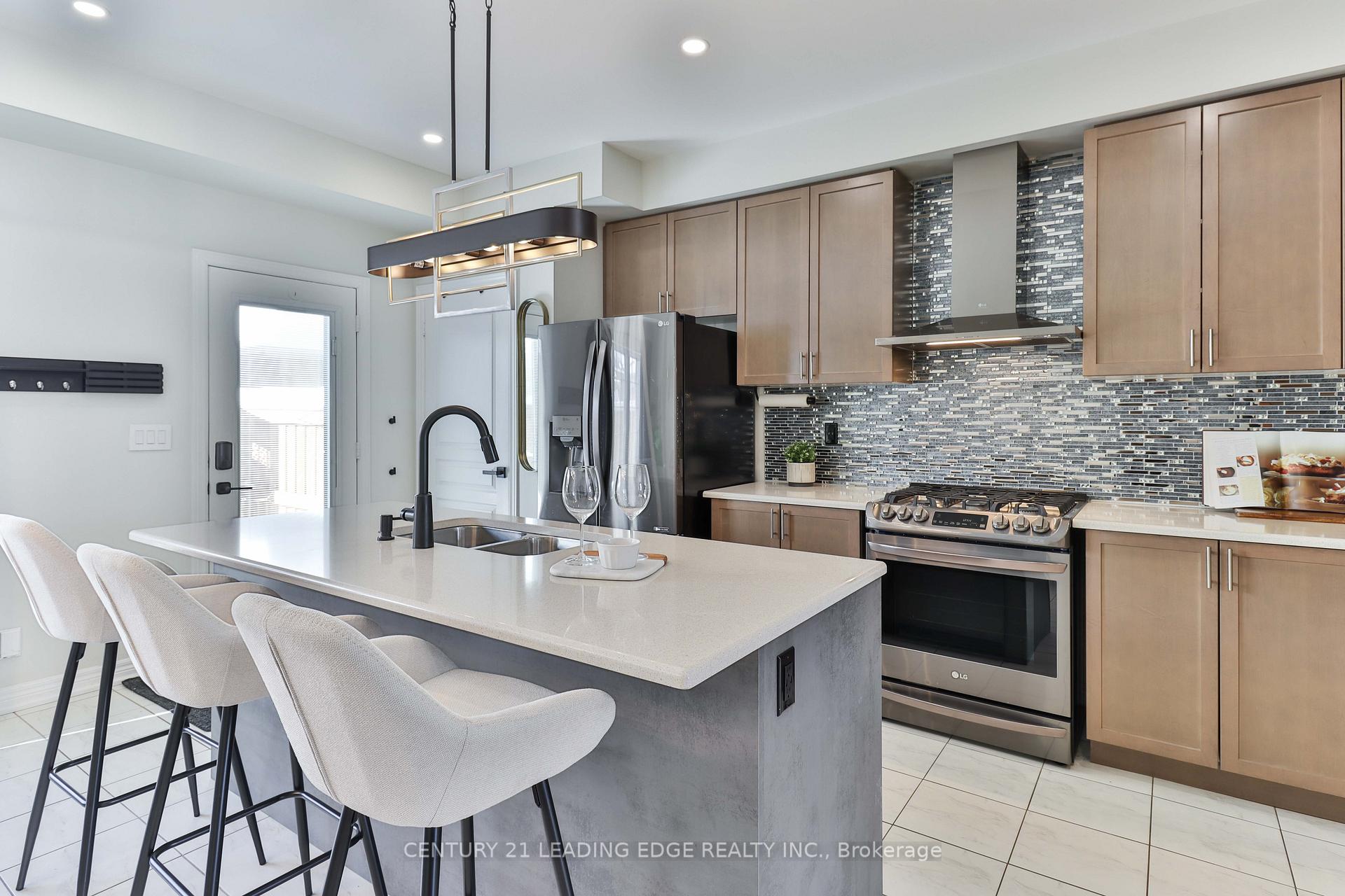 Photo 3 of 2016 Donald Cousens Parkway, Markham, Cornell — HOMEH