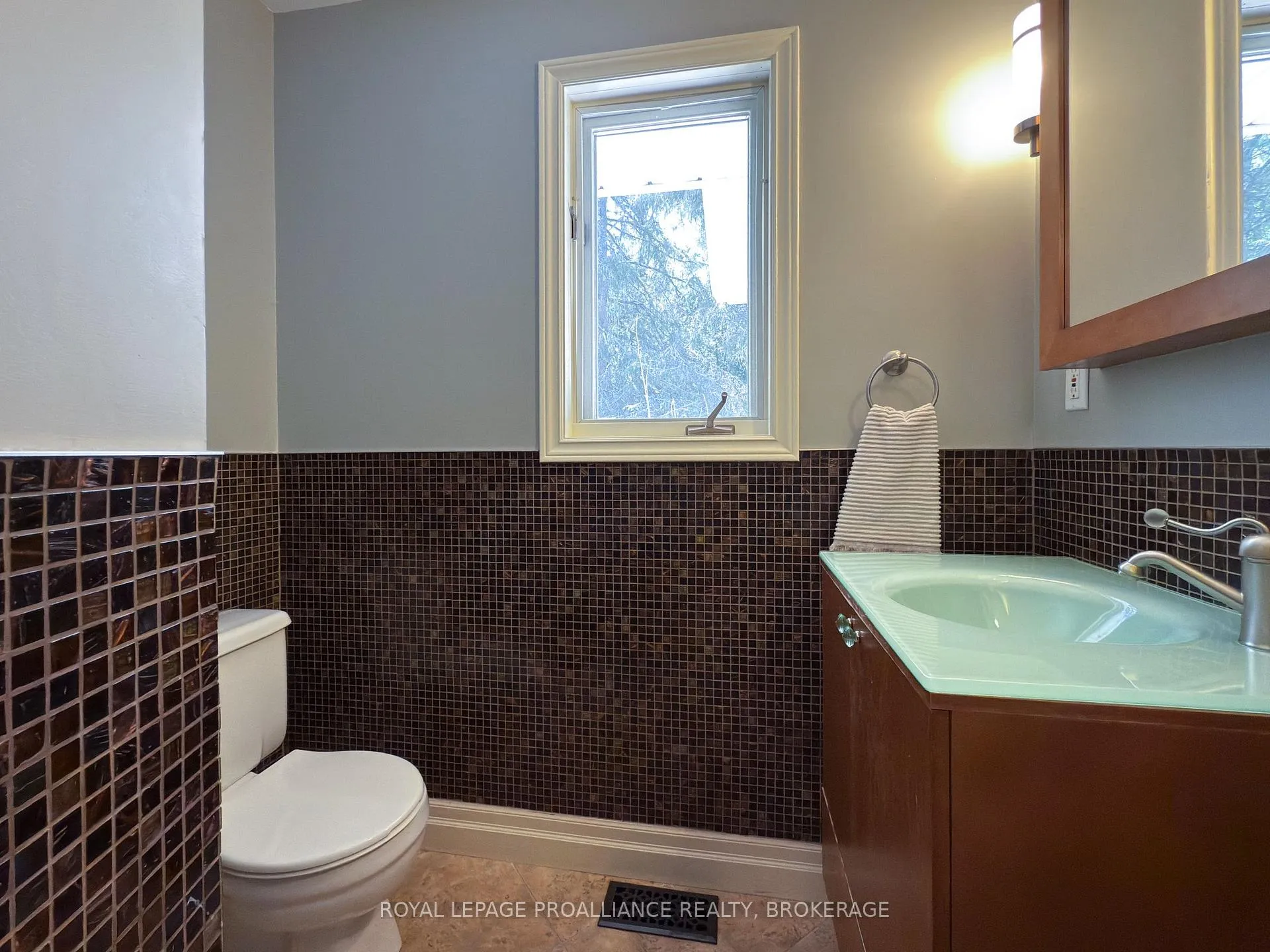Photo 36 of 1800 Radage Road, Kingston, City North of 401 — HOMEH