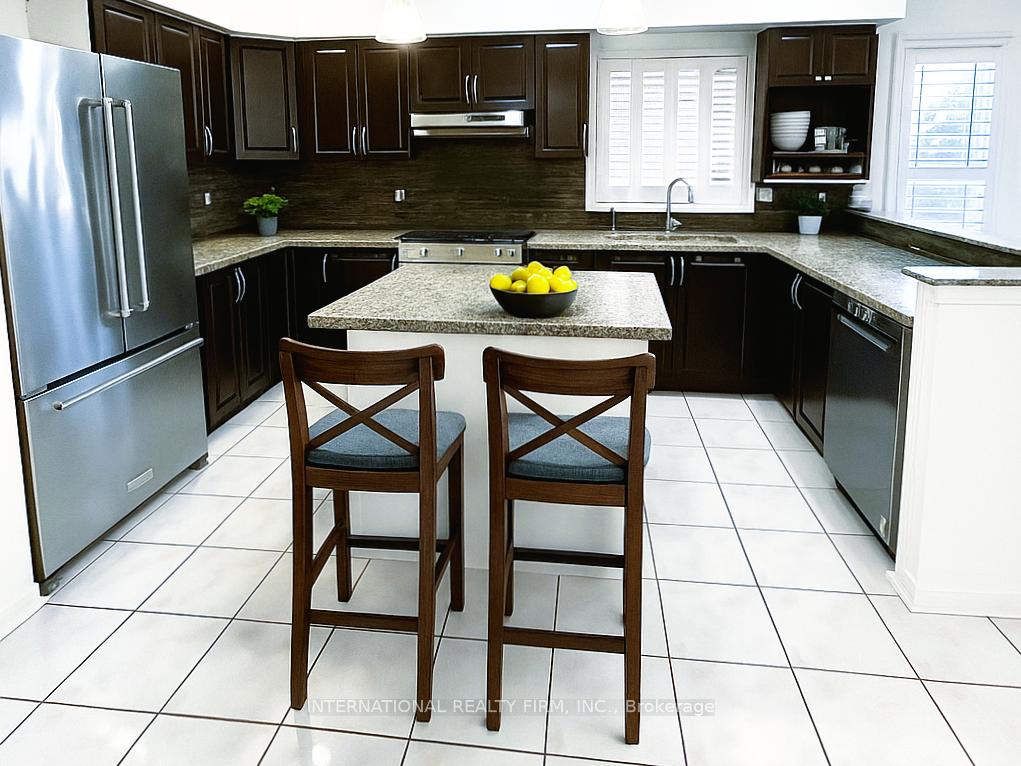 Photo 4 of 45 Trailsbrook Terrace, Markham, Wismer — HOMEH