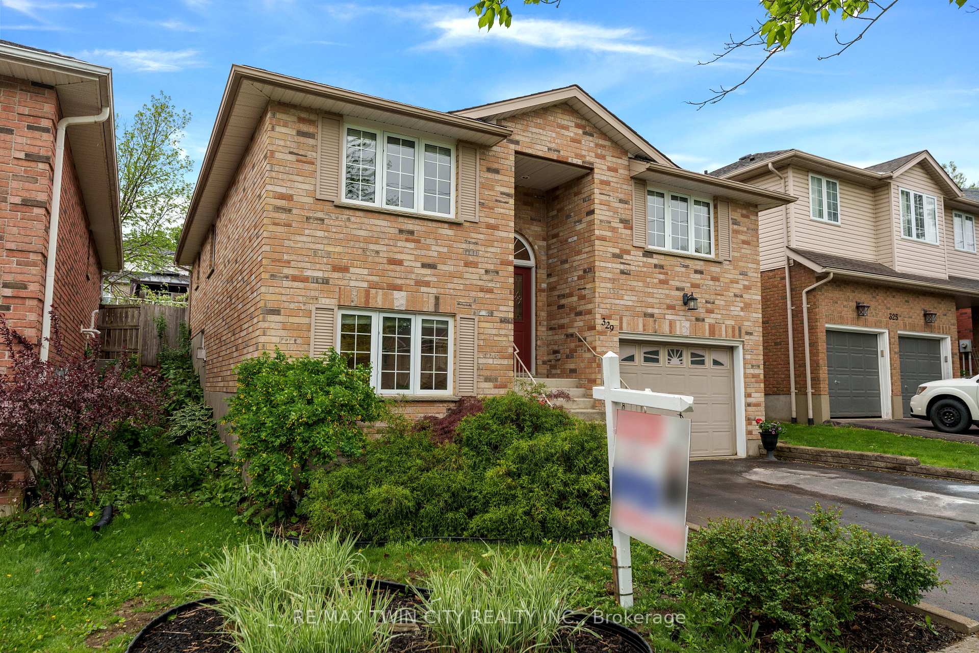 Photo 2 of 329 Otterbein Road, Kitchener — HOMEH
