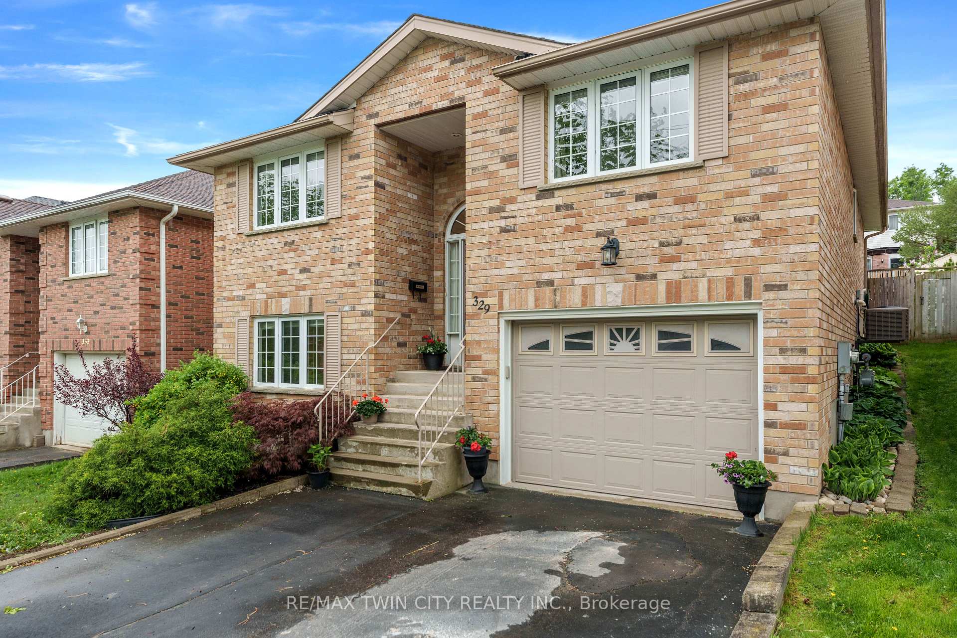 Photo 3 of 329 Otterbein Road, Kitchener — HOMEH