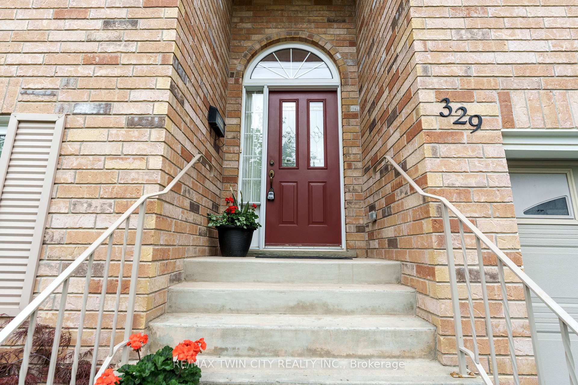 Photo 4 of 329 Otterbein Road, Kitchener — HOMEH