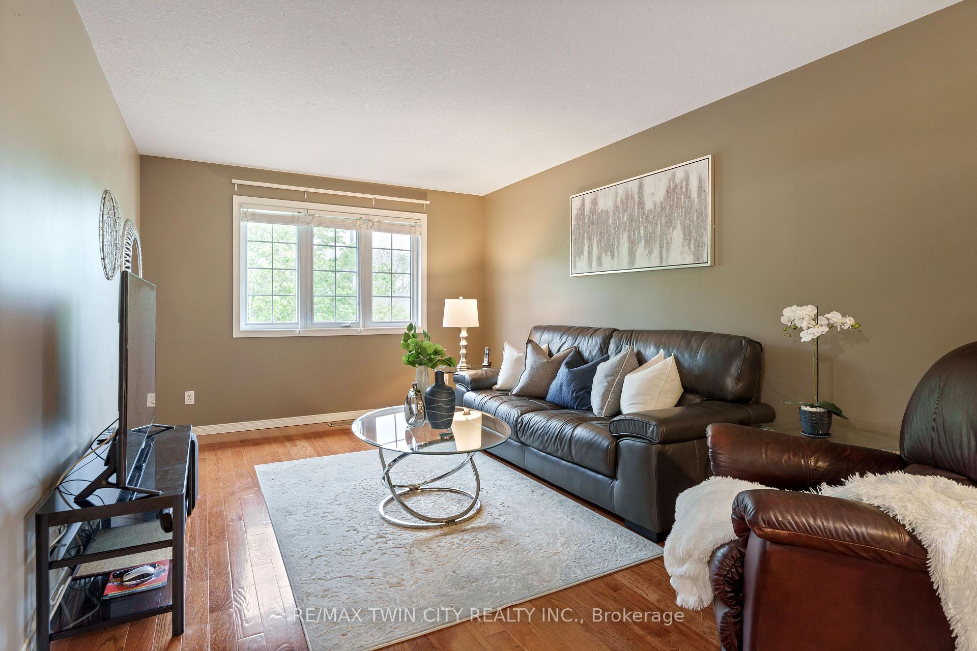 Photo 8 of 329 Otterbein Road, Kitchener — HOMEH
