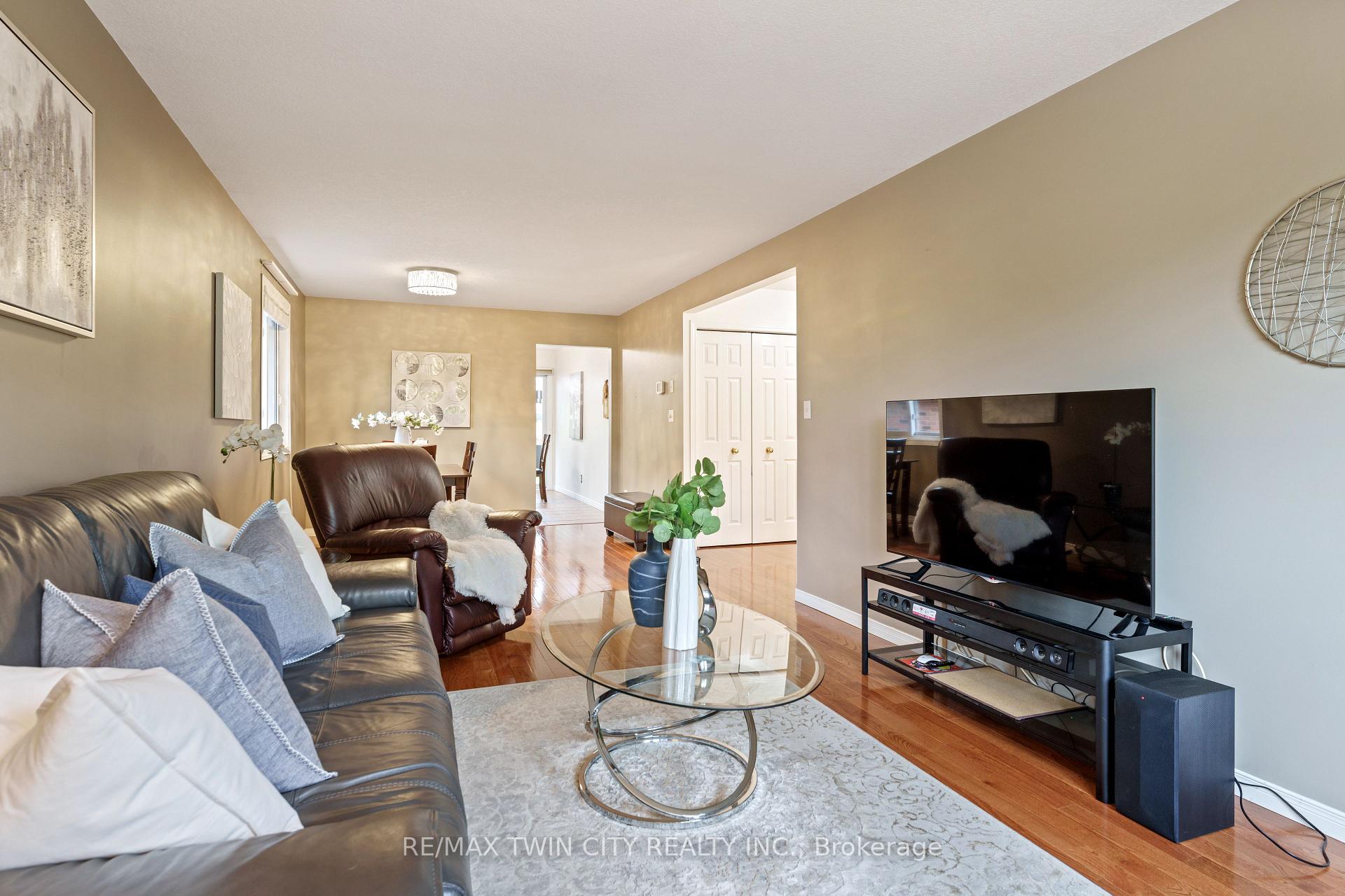 Photo 9 of 329 Otterbein Road, Kitchener — HOMEH