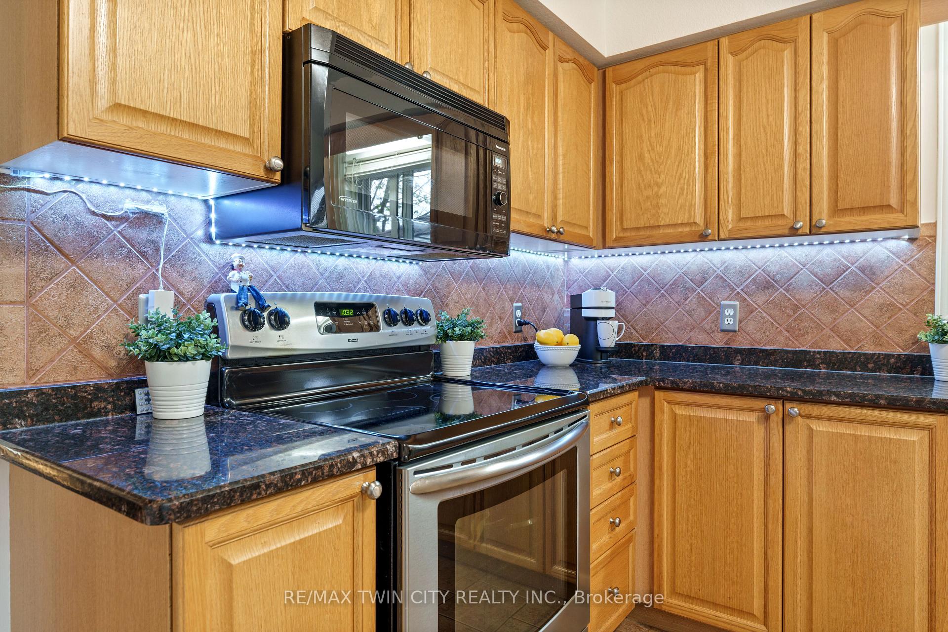 Photo 13 of 329 Otterbein Road, Kitchener — HOMEH