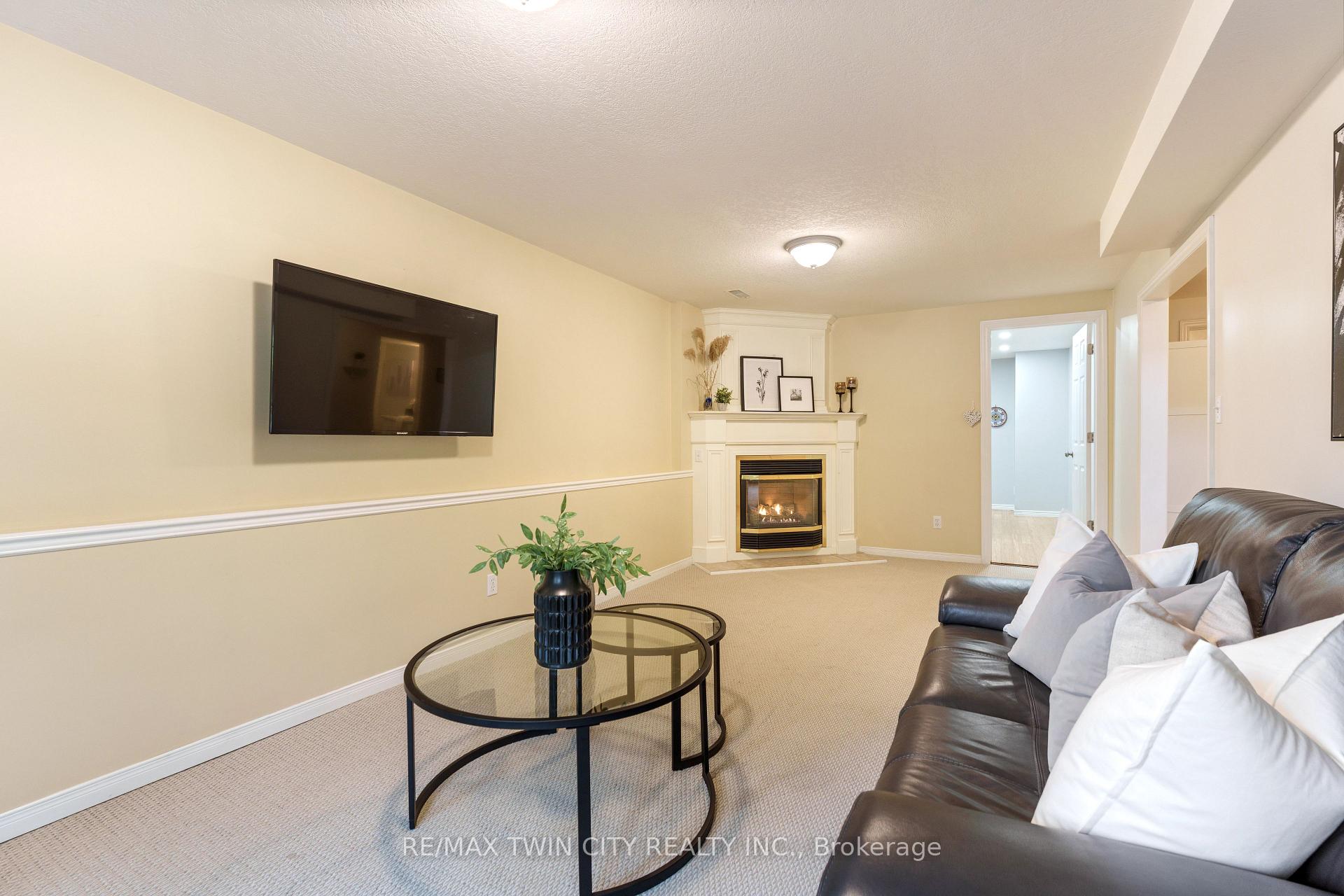 Photo 25 of 329 Otterbein Road, Kitchener — HOMEH