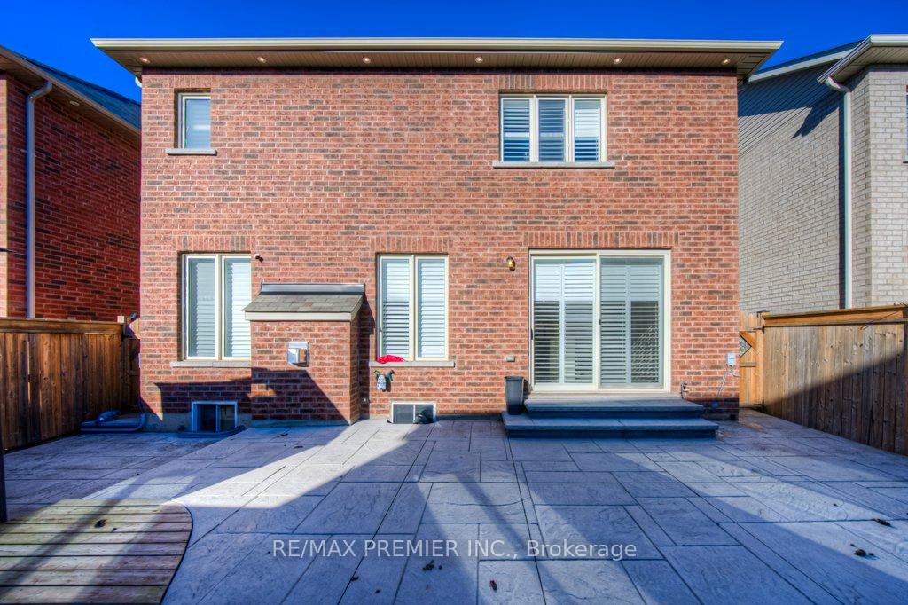Photo 41 of 15 Babcock Street, Hamilton, Waterdown — HOMEH