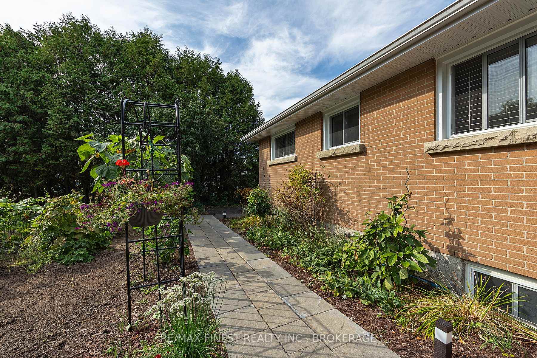 Photo 42 of 2232 Mckendry Road, Kingston, City North of 401 — HOMEH