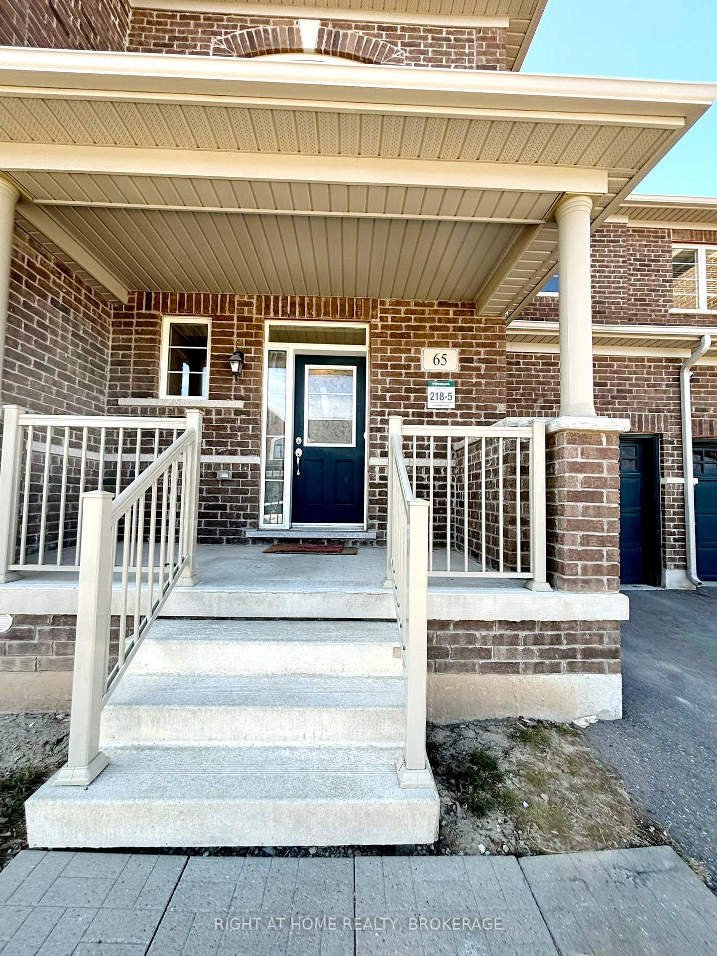 Photo 2 of 65 Skinner Road, Hamilton, Waterdown — HOMEH
