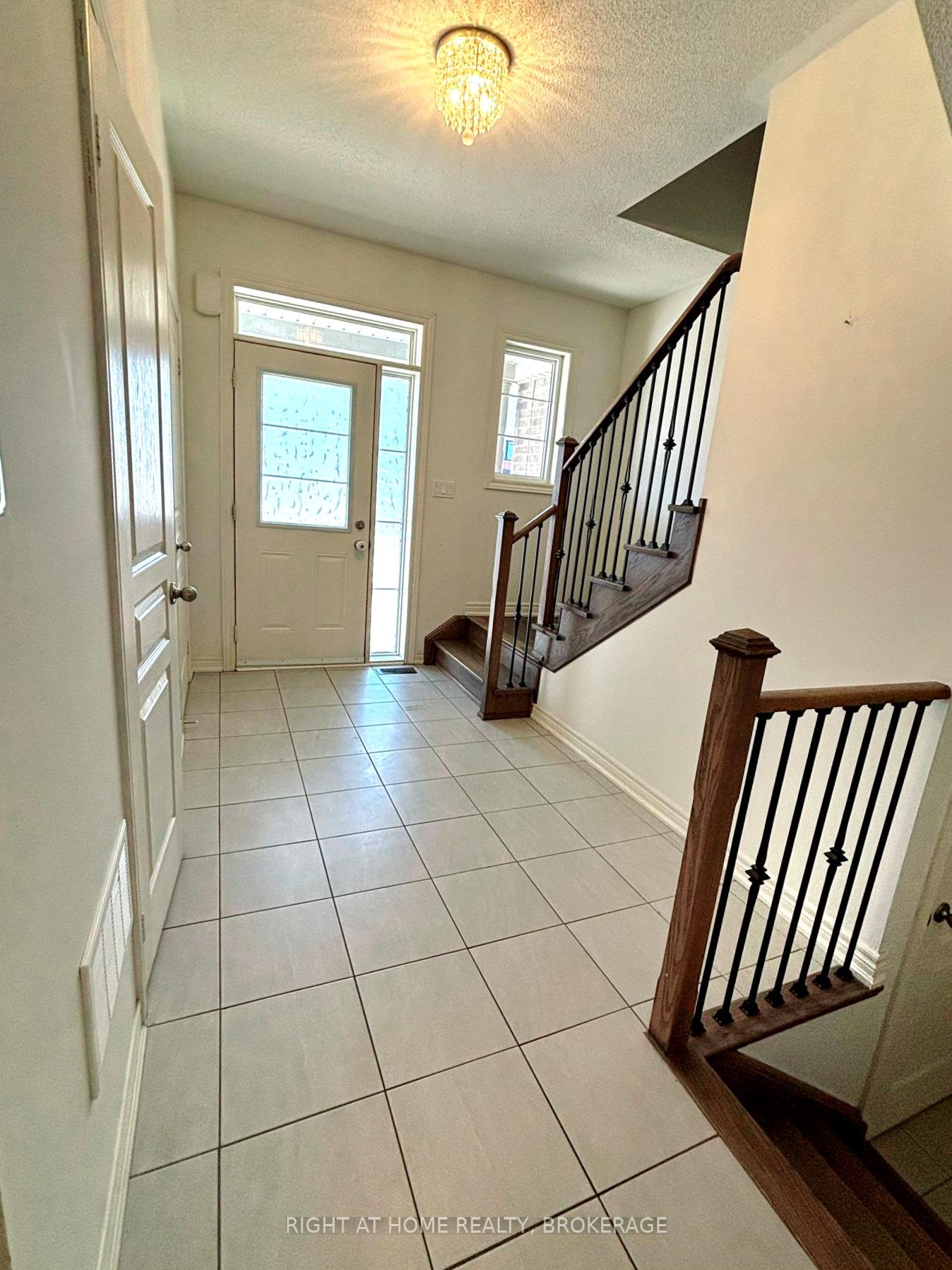 Photo 3 of 65 Skinner Road, Hamilton, Waterdown — HOMEH
