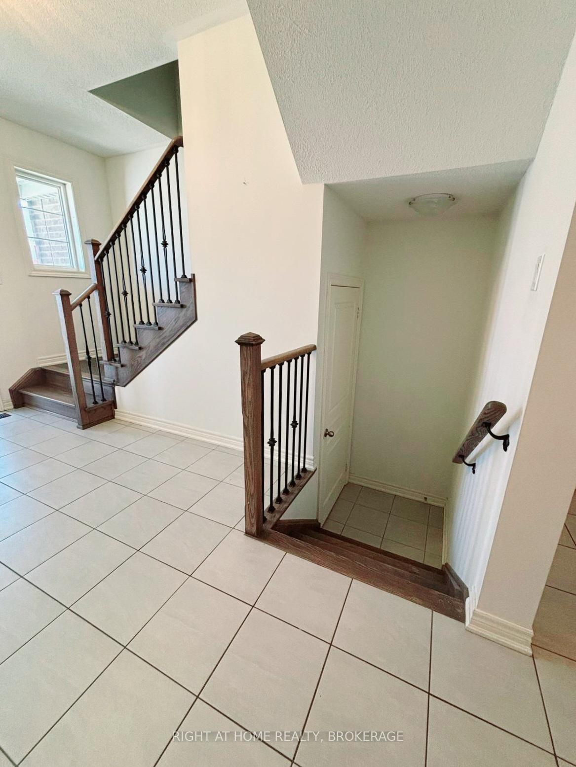 Photo 4 of 65 Skinner Road, Hamilton, Waterdown — HOMEH