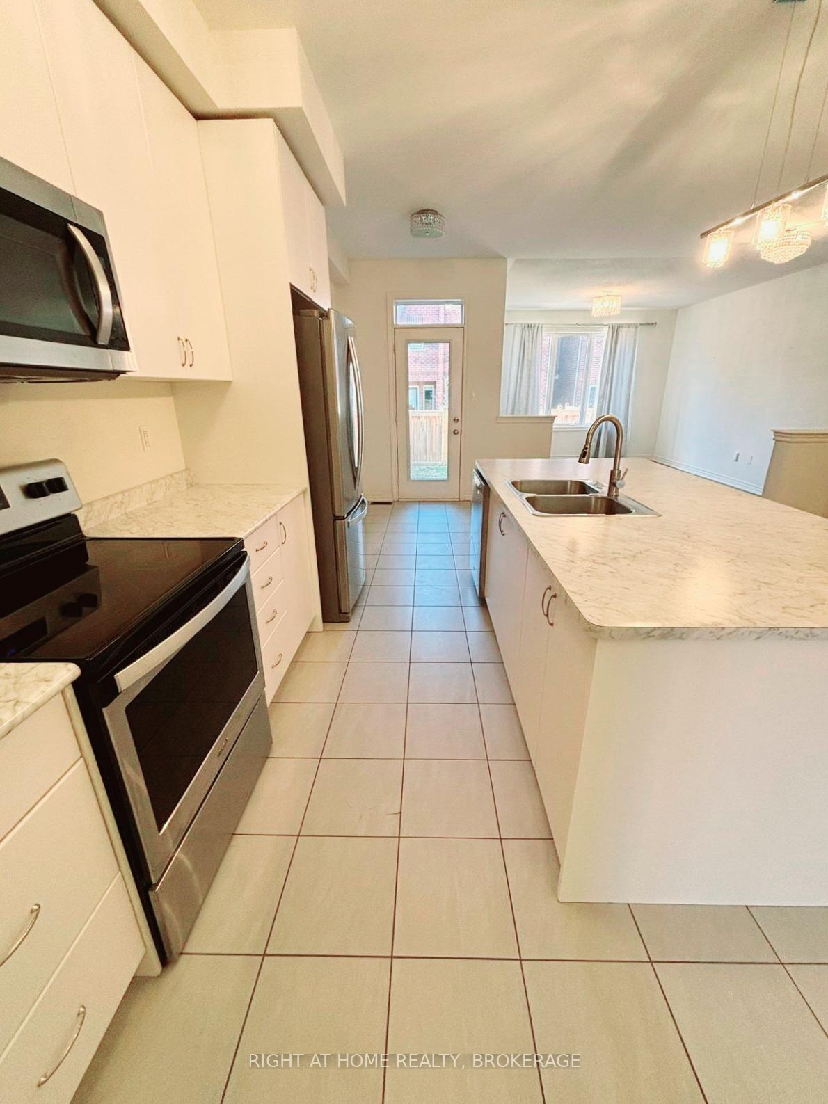 Photo 7 of 65 Skinner Road, Hamilton, Waterdown — HOMEH