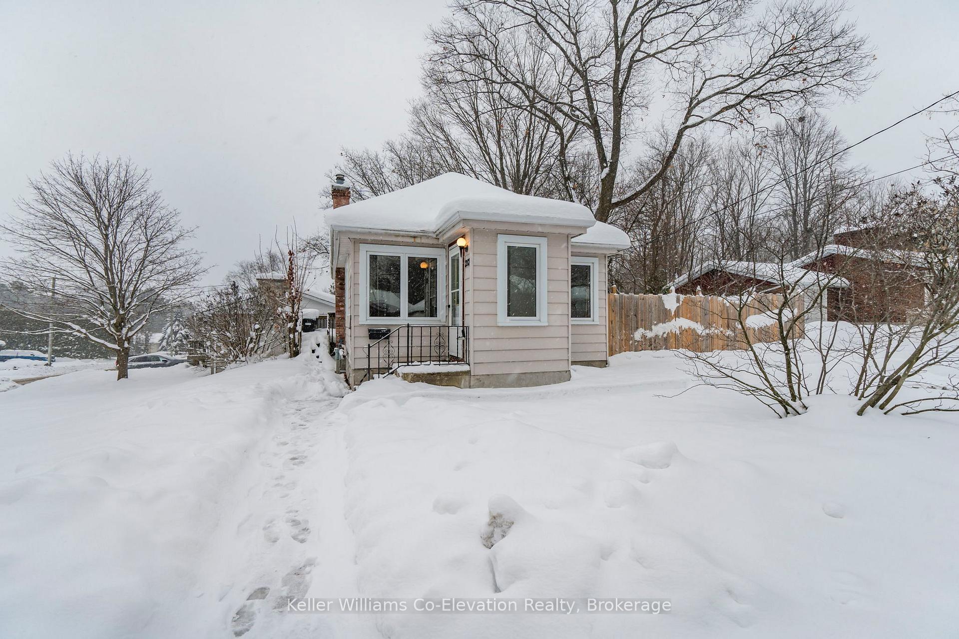 Photo 2 of 282 Eighth Street, Midland — HOMEH