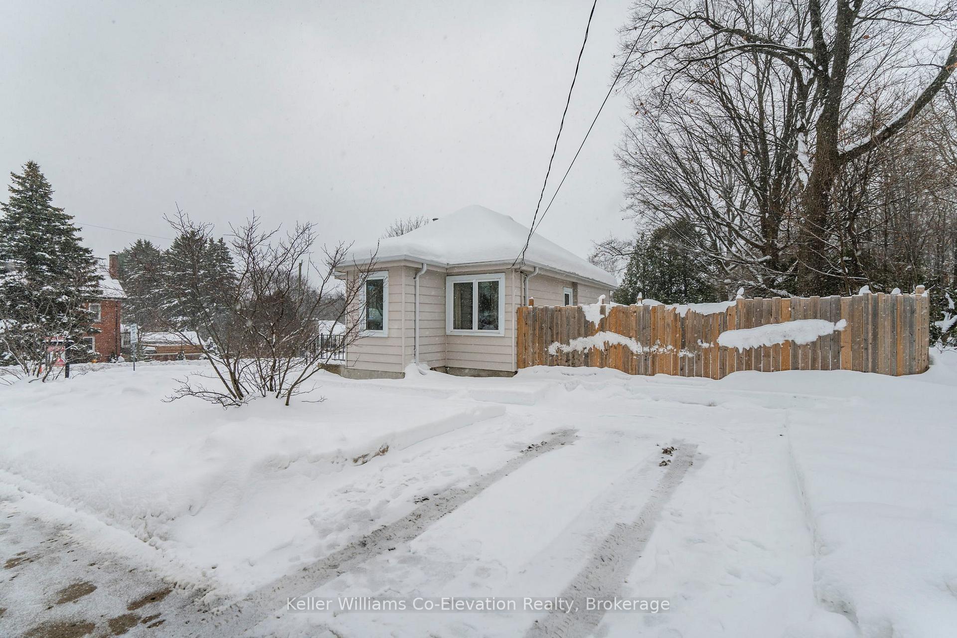 Photo 4 of 282 Eighth Street, Midland — HOMEH