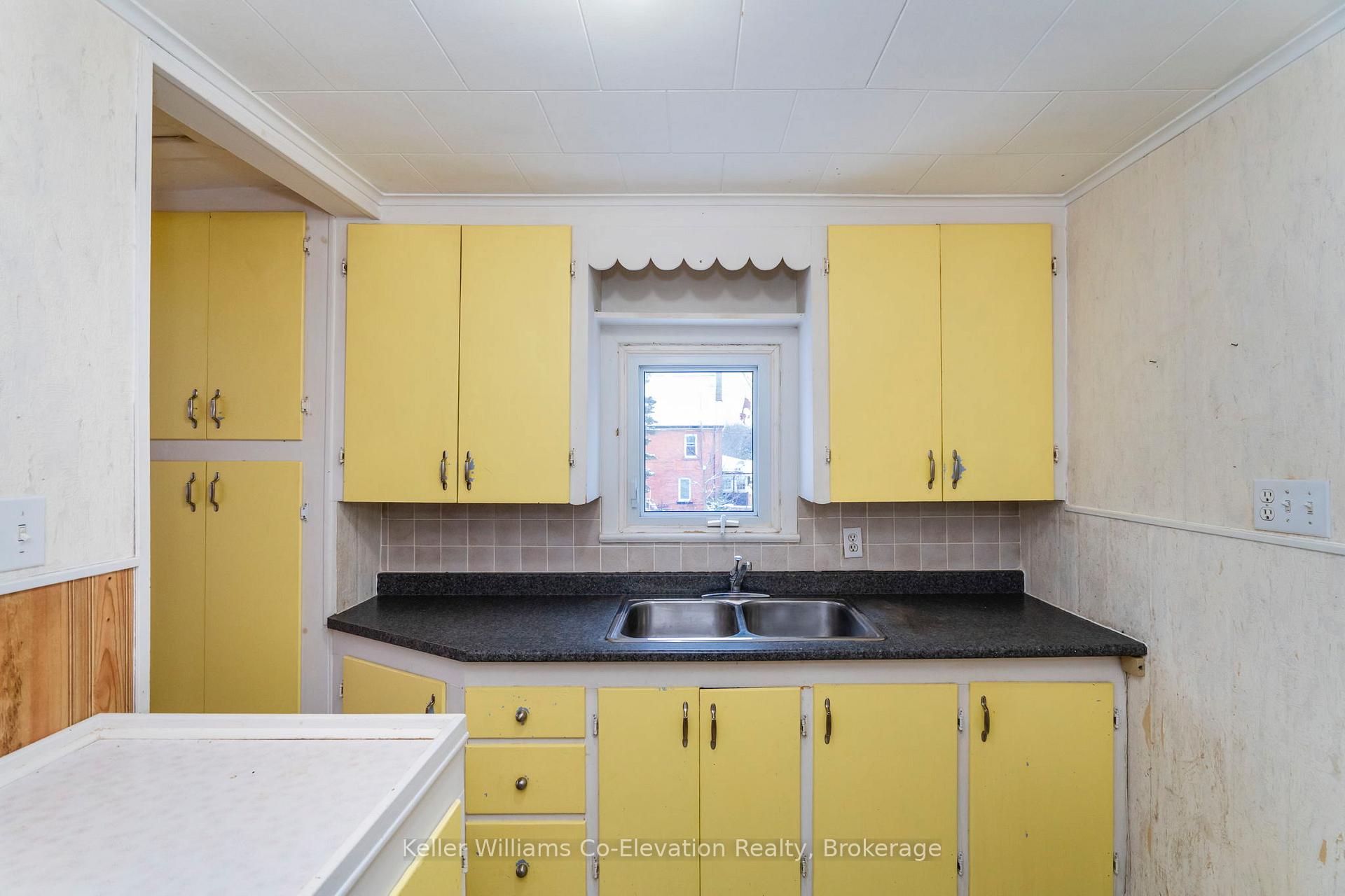 Photo 8 of 282 Eighth Street, Midland — HOMEH