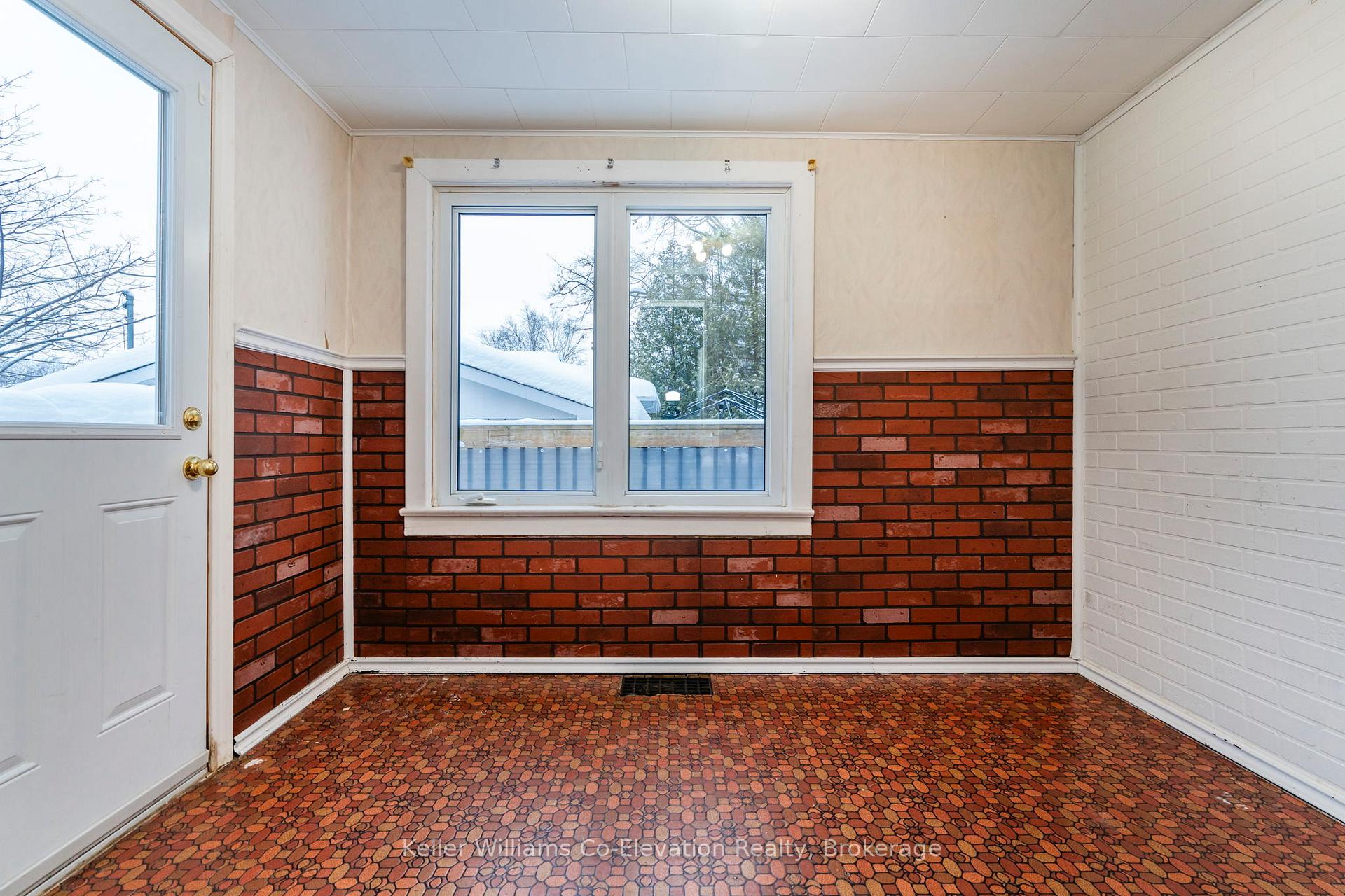 Photo 9 of 282 Eighth Street, Midland — HOMEH