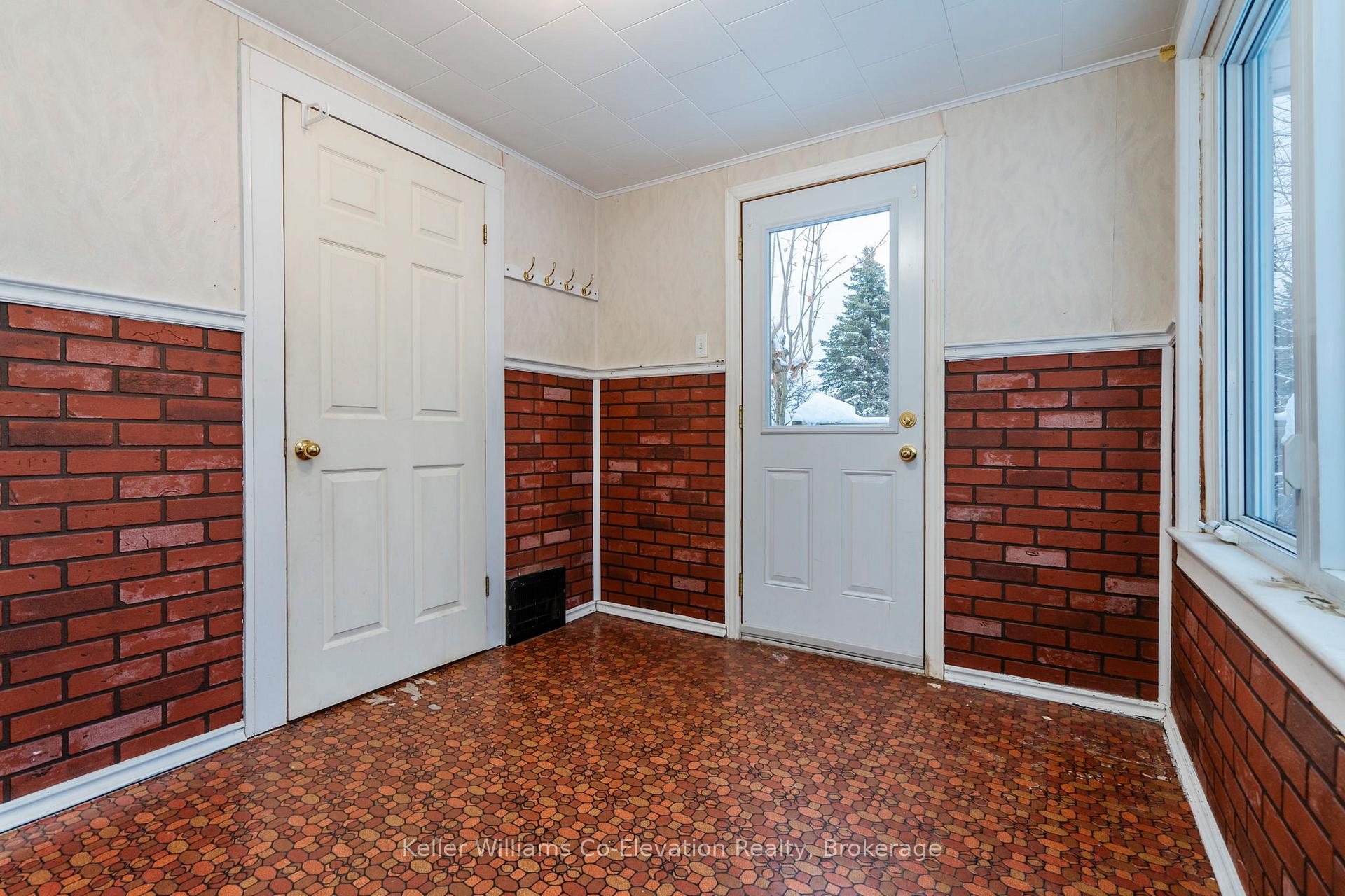 Photo 12 of 282 Eighth Street, Midland — HOMEH