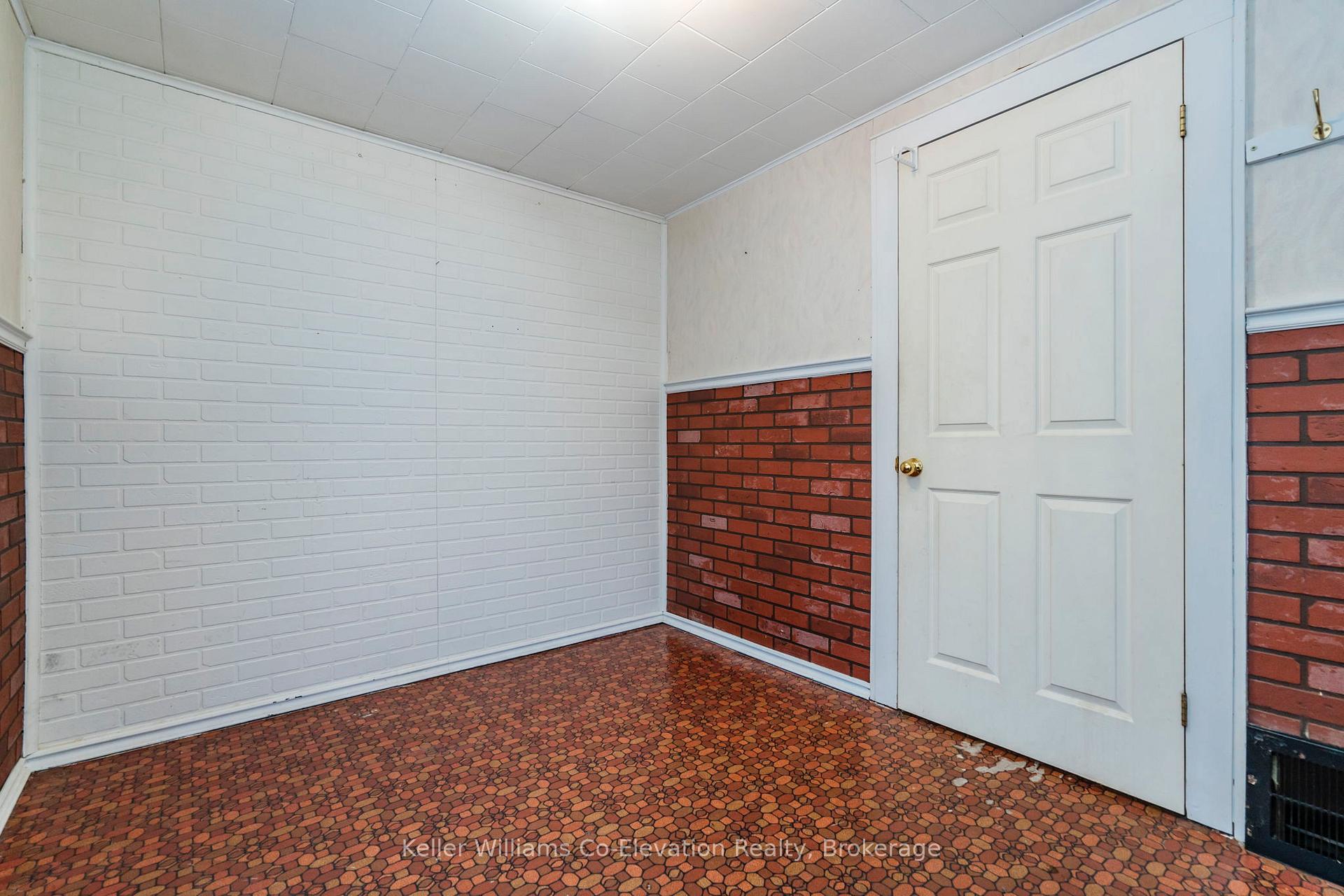 Photo 13 of 282 Eighth Street, Midland — HOMEH