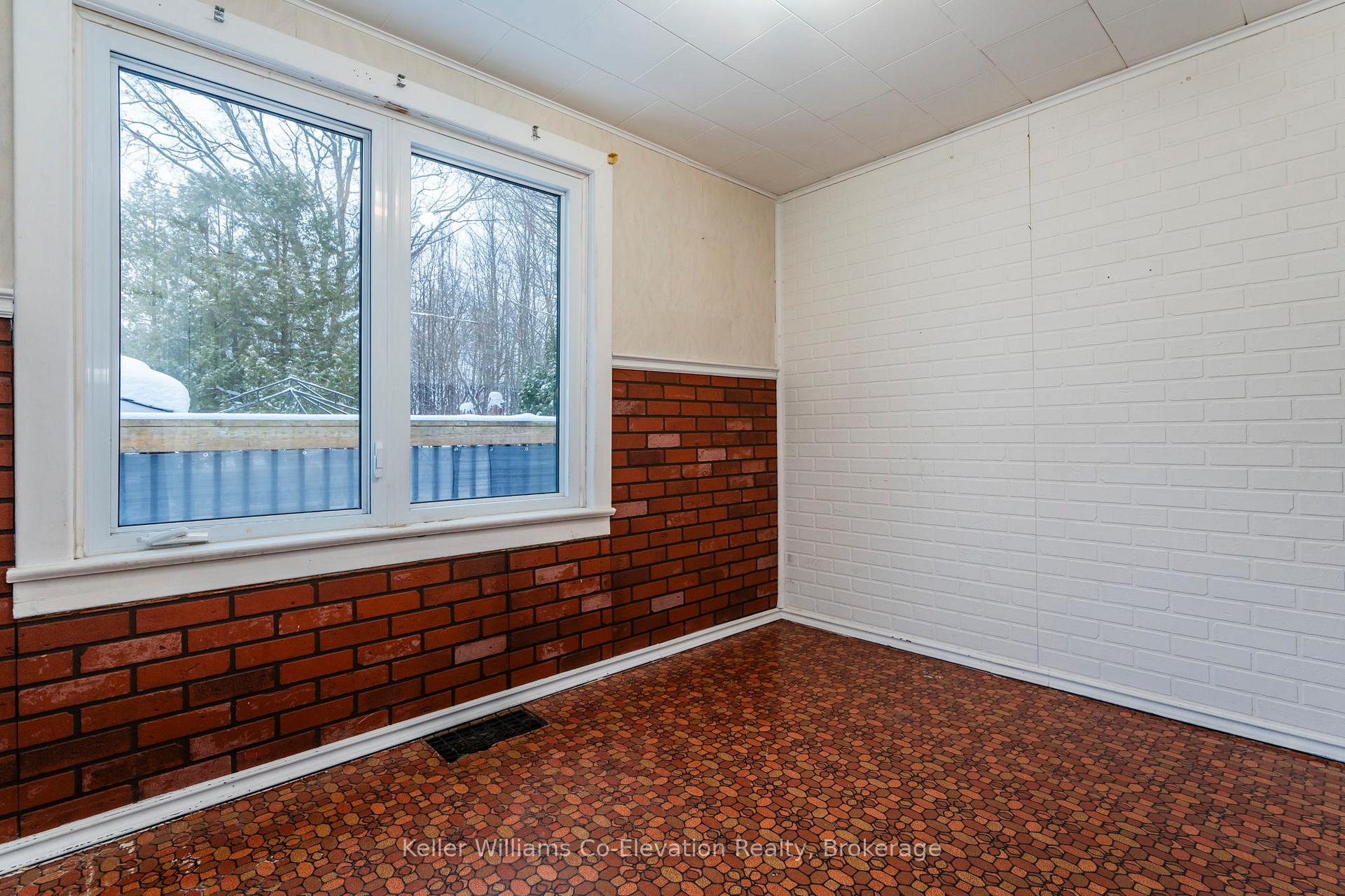 Photo 14 of 282 Eighth Street, Midland — HOMEH
