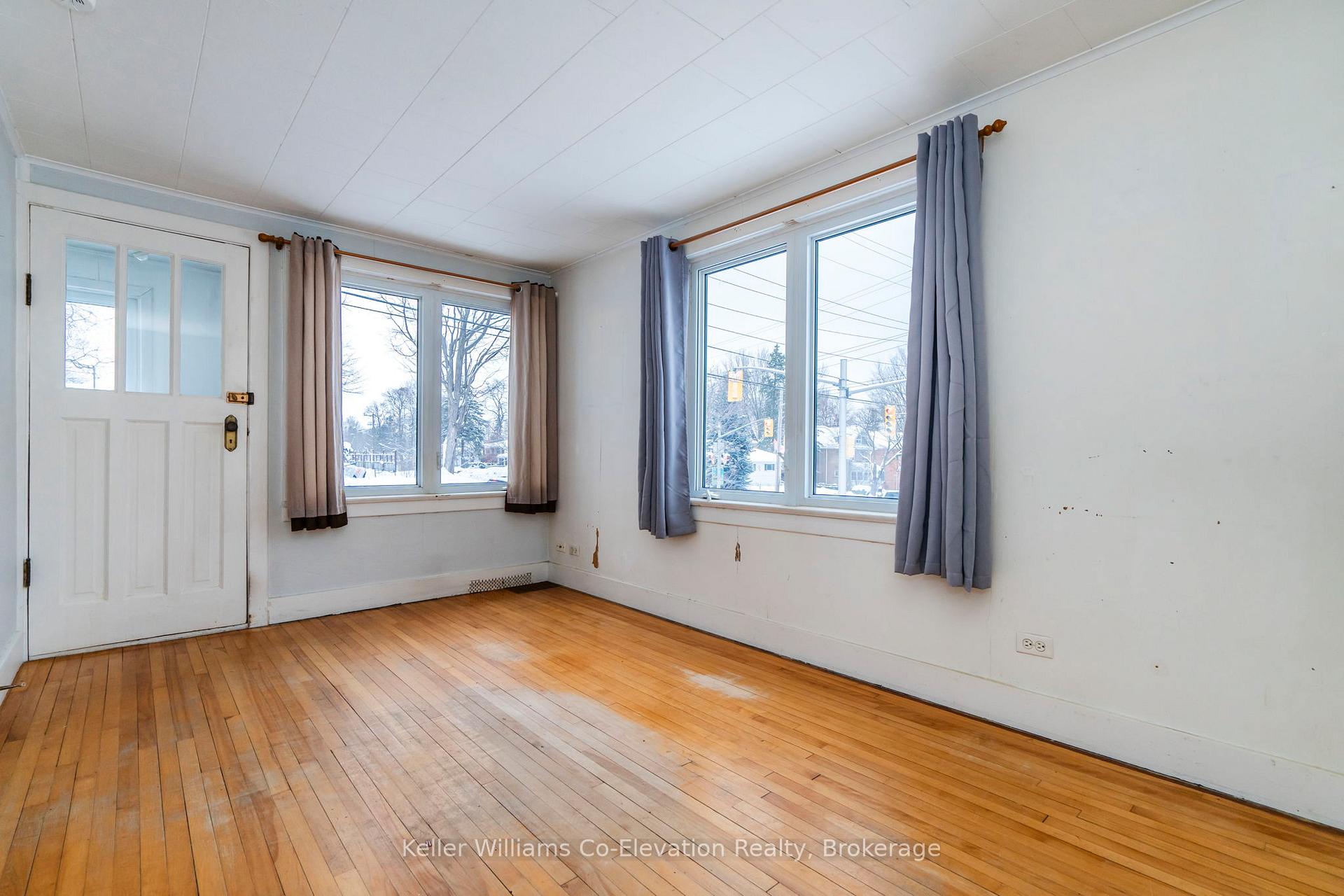Photo 17 of 282 Eighth Street, Midland — HOMEH
