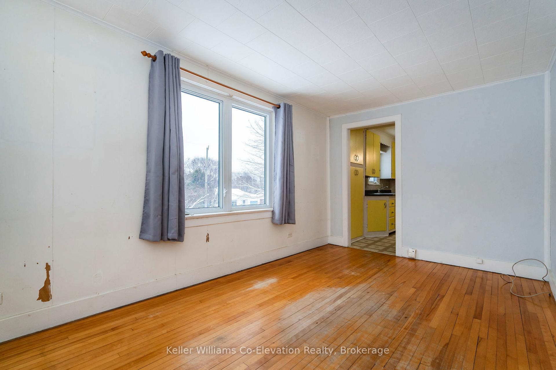 Photo 18 of 282 Eighth Street, Midland — HOMEH