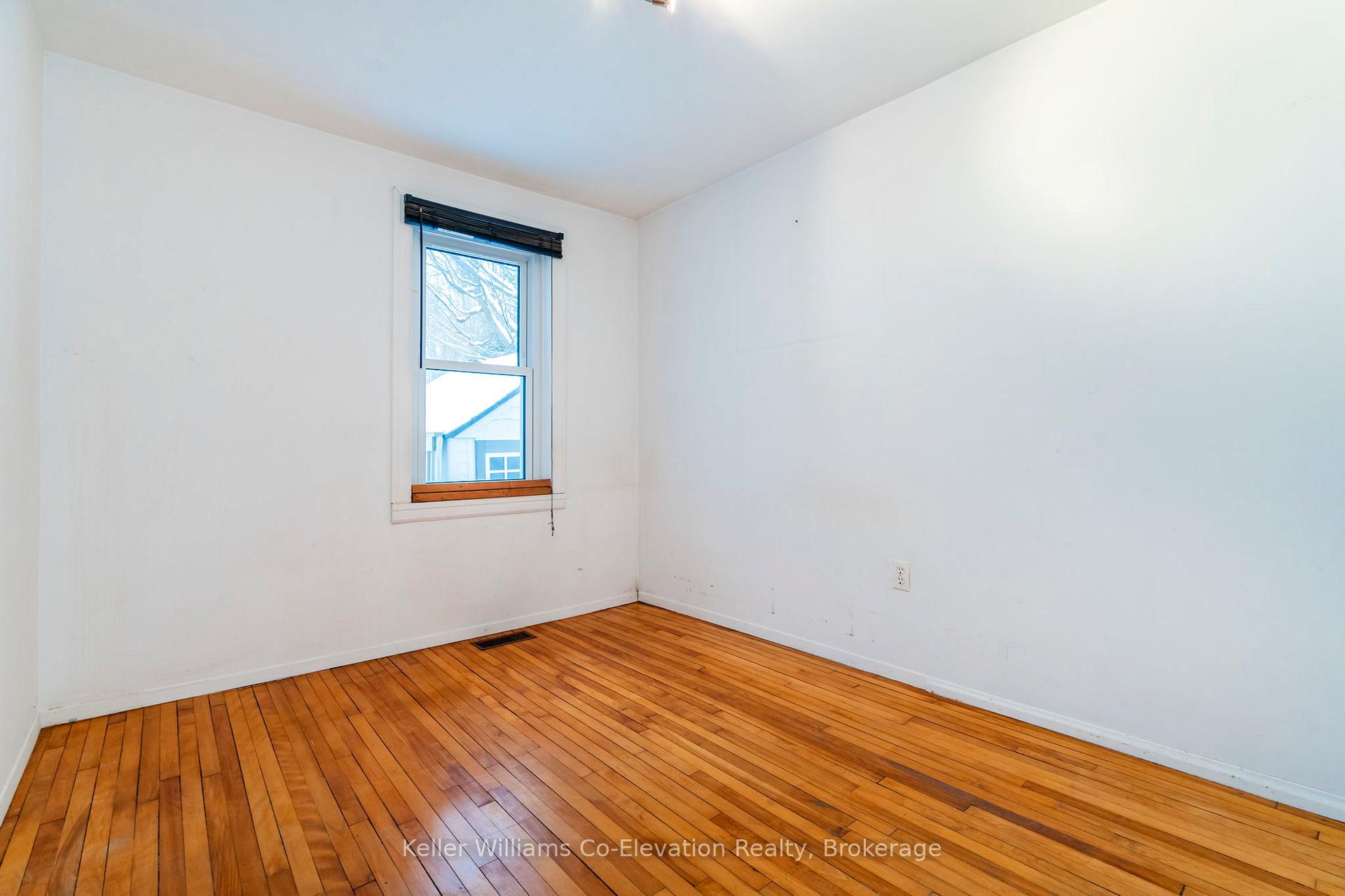 Photo 23 of 282 Eighth Street, Midland — HOMEH